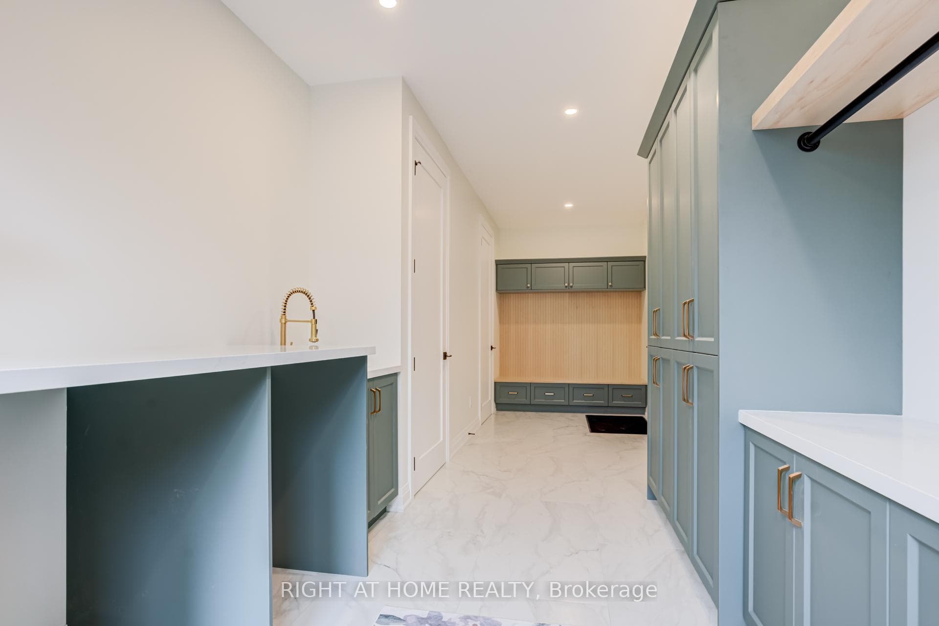 Laundry/Mudroom