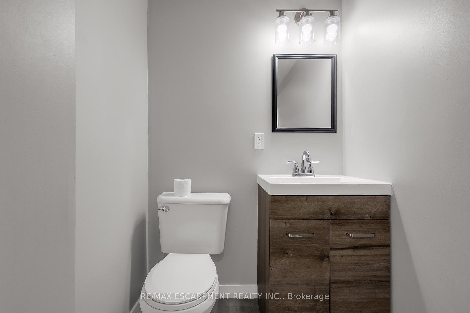 8077 Aintree Drive photo 30