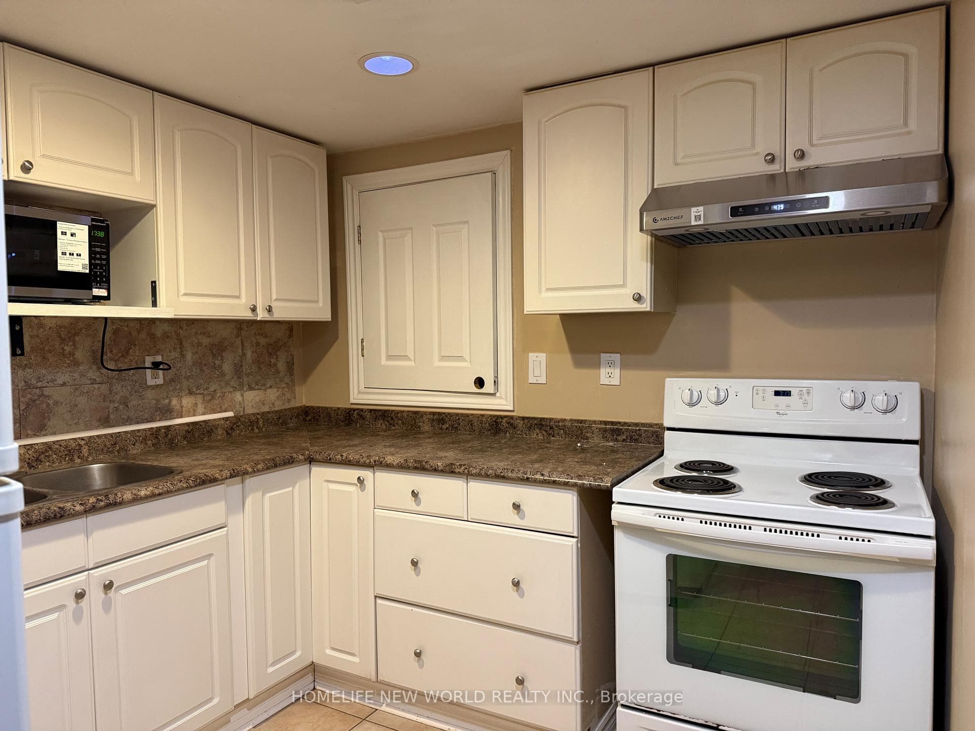 252 Osmond Crescent Unit Lower W/O photo 2