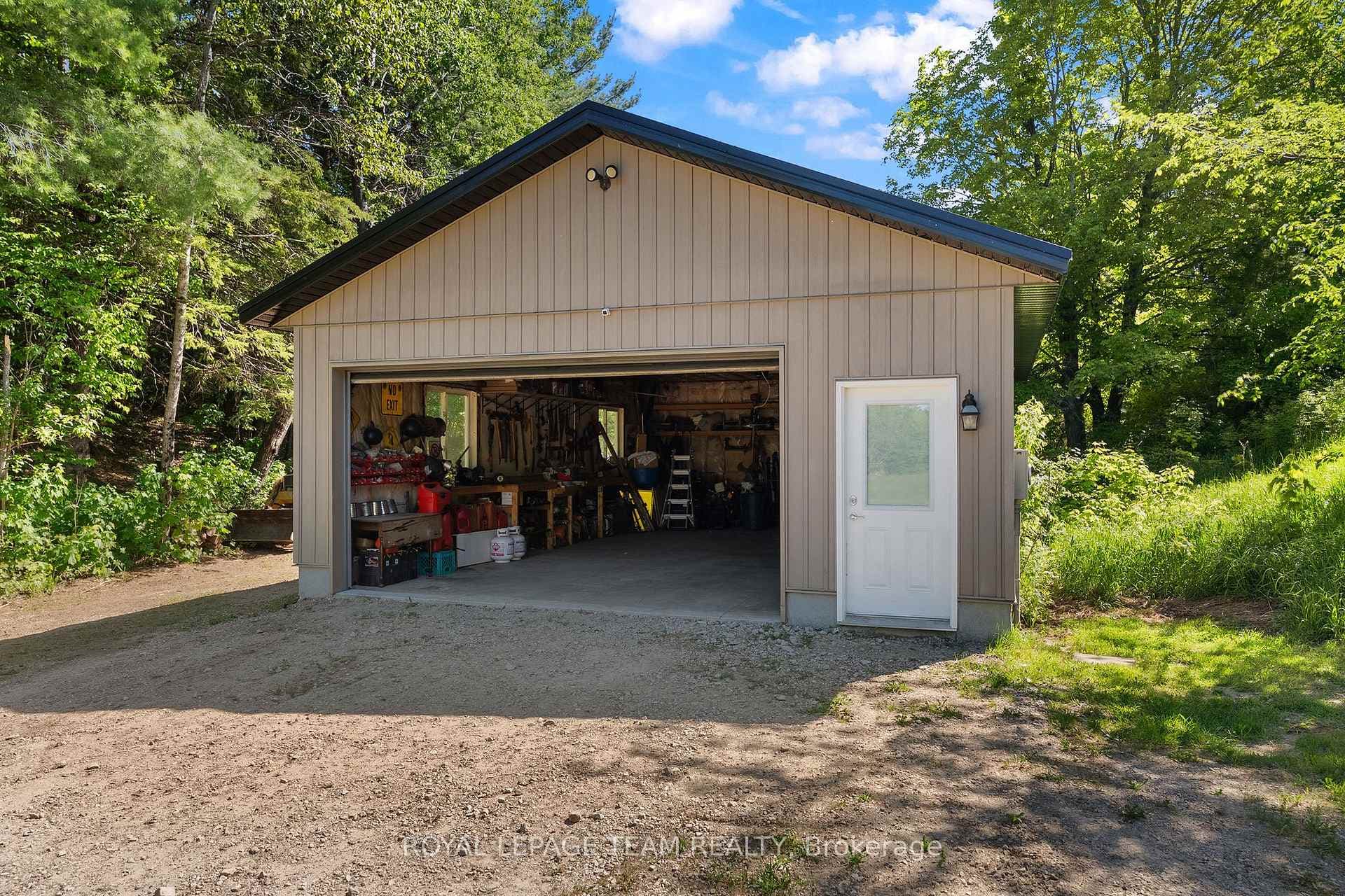 Detached garage