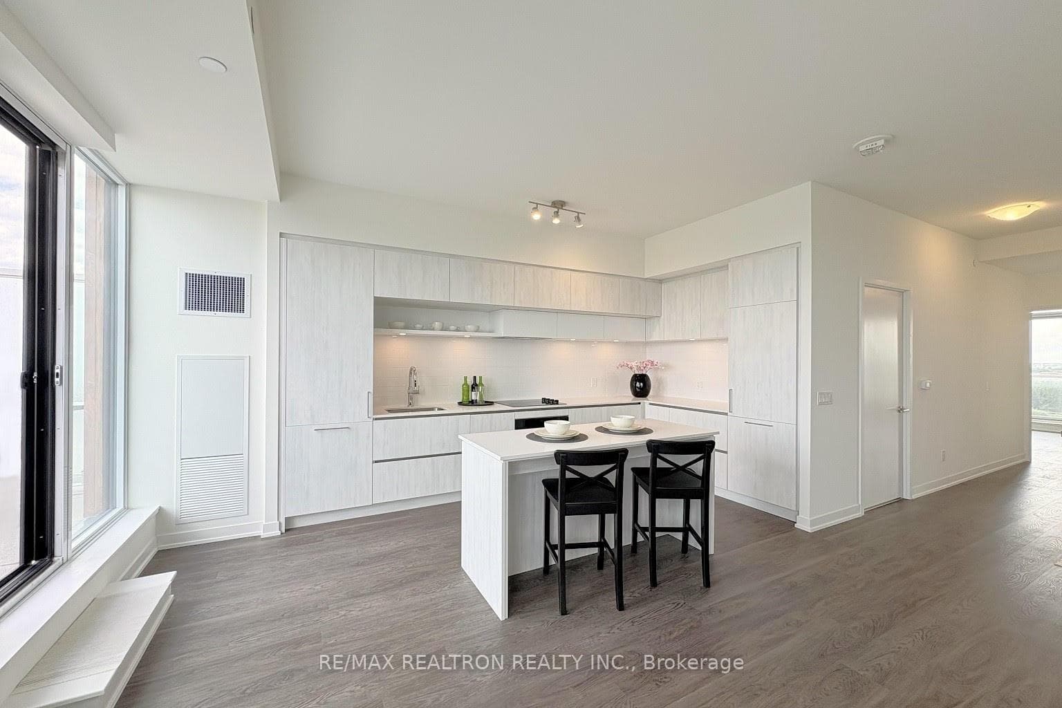 6 David Eyer Road Unit PH915 photo 4