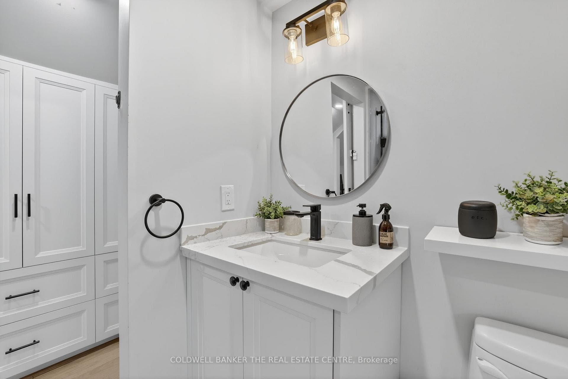 404 Botsford Street photo 27