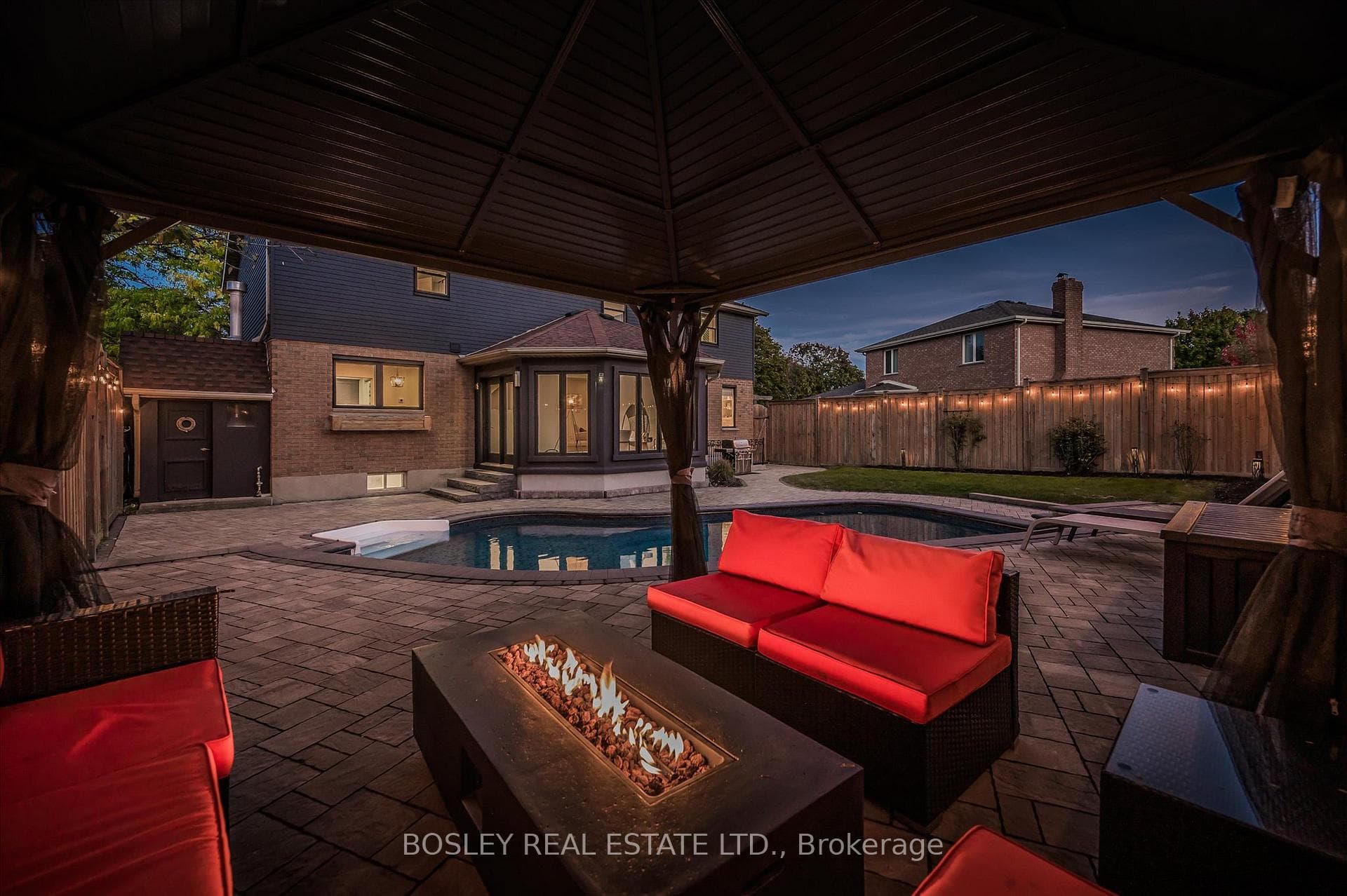 601 Sandringham Drive photo 3