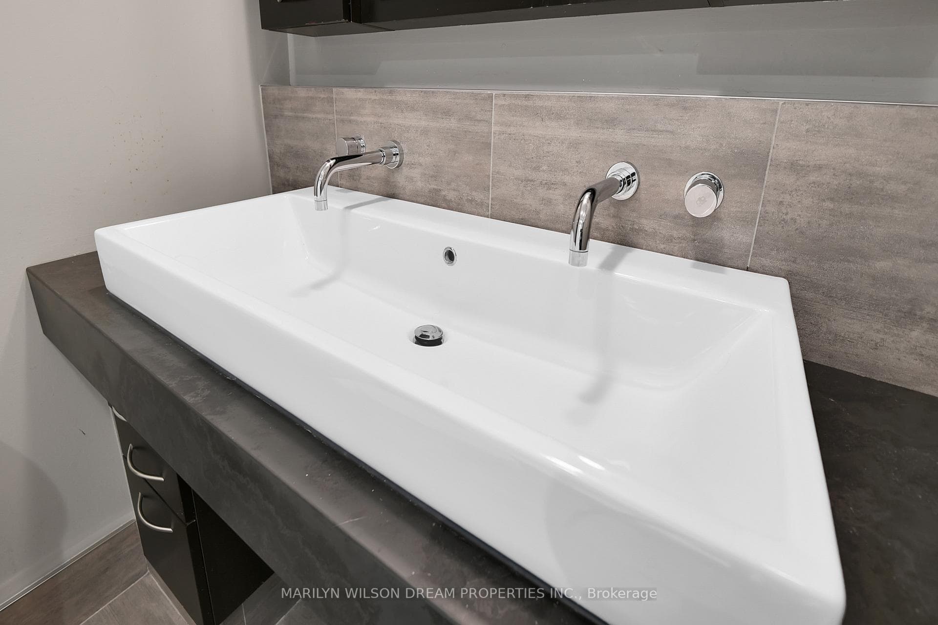 300 Queen Elizabeth Drive Unit 8D photo 35