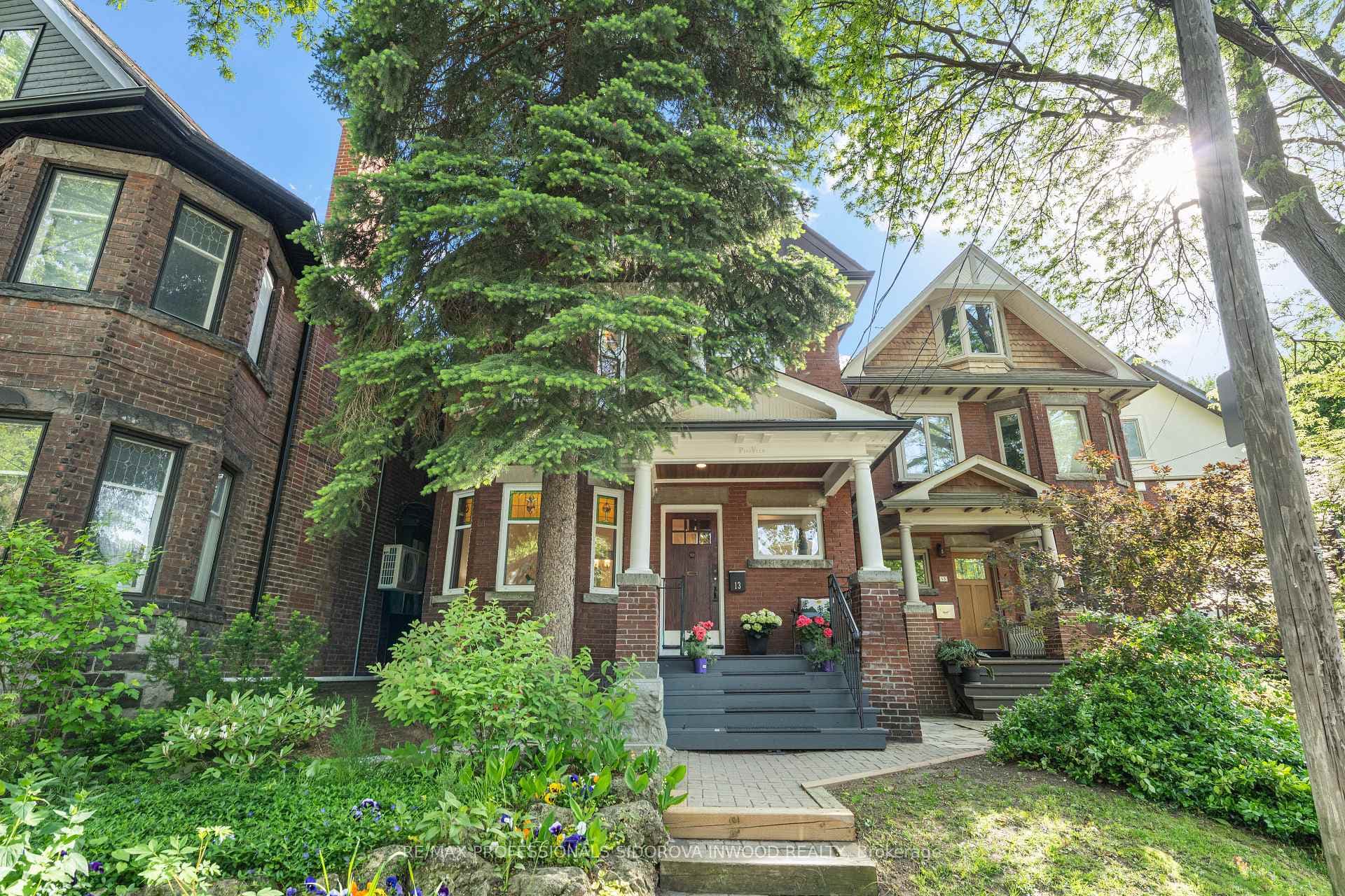 13 Evelyn Crescent photo 2