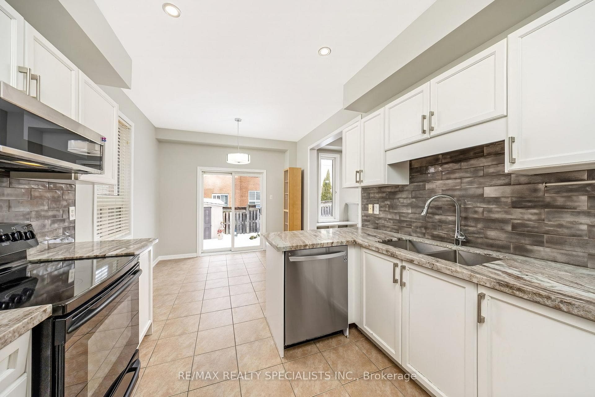 1083 Trudeau Drive photo 16