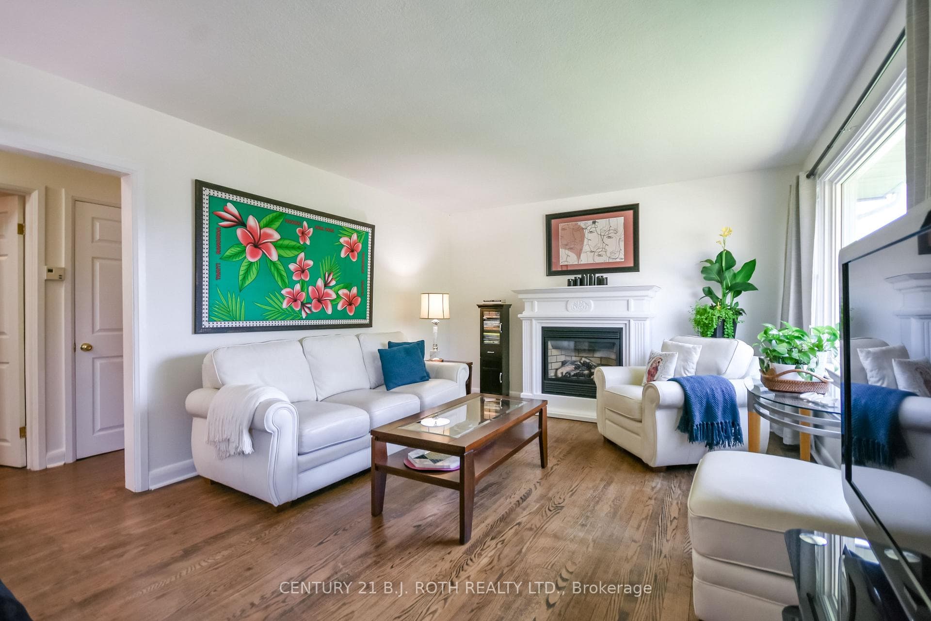 223 Wellington Street photo 3