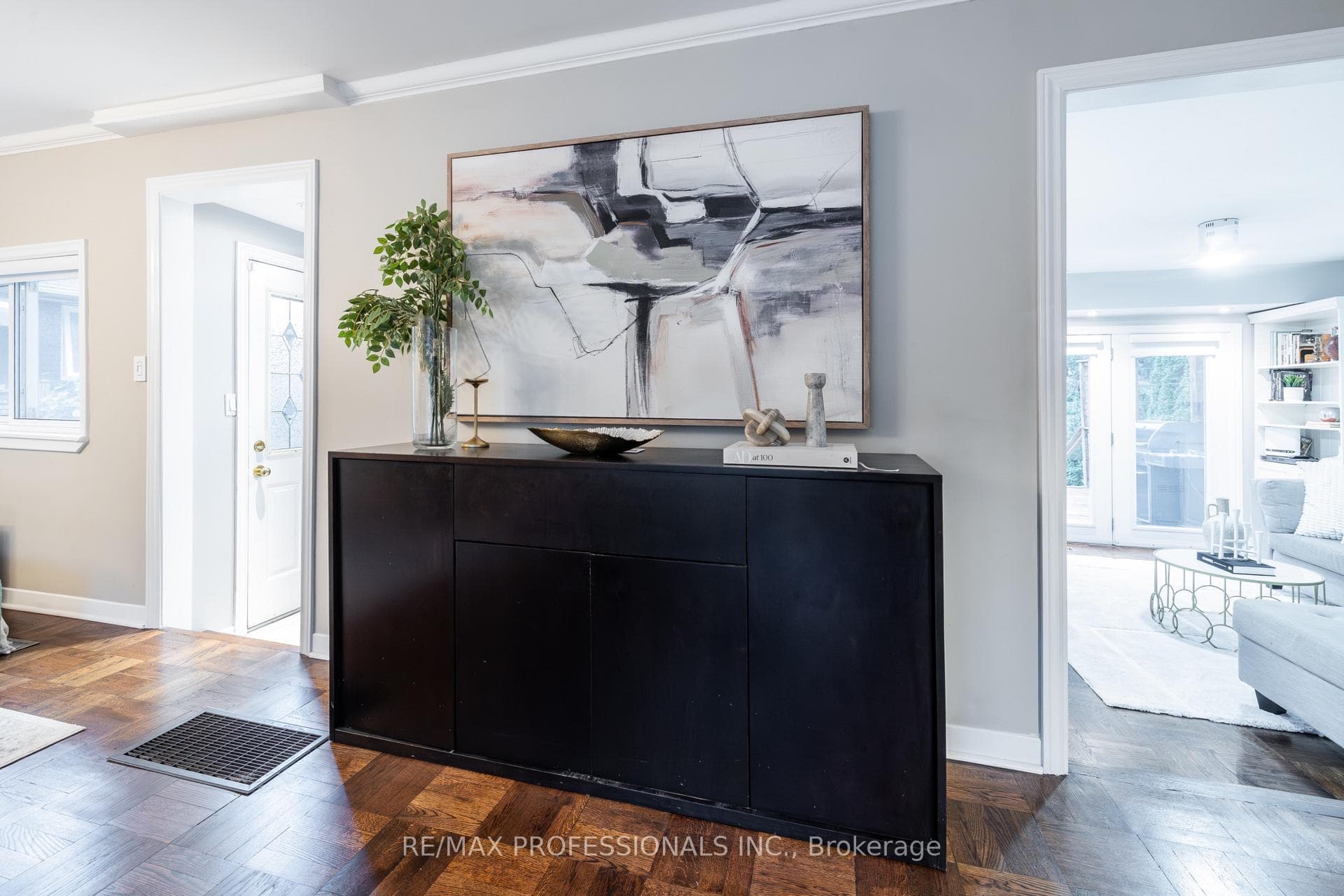 4625 Dundas Street photo 11