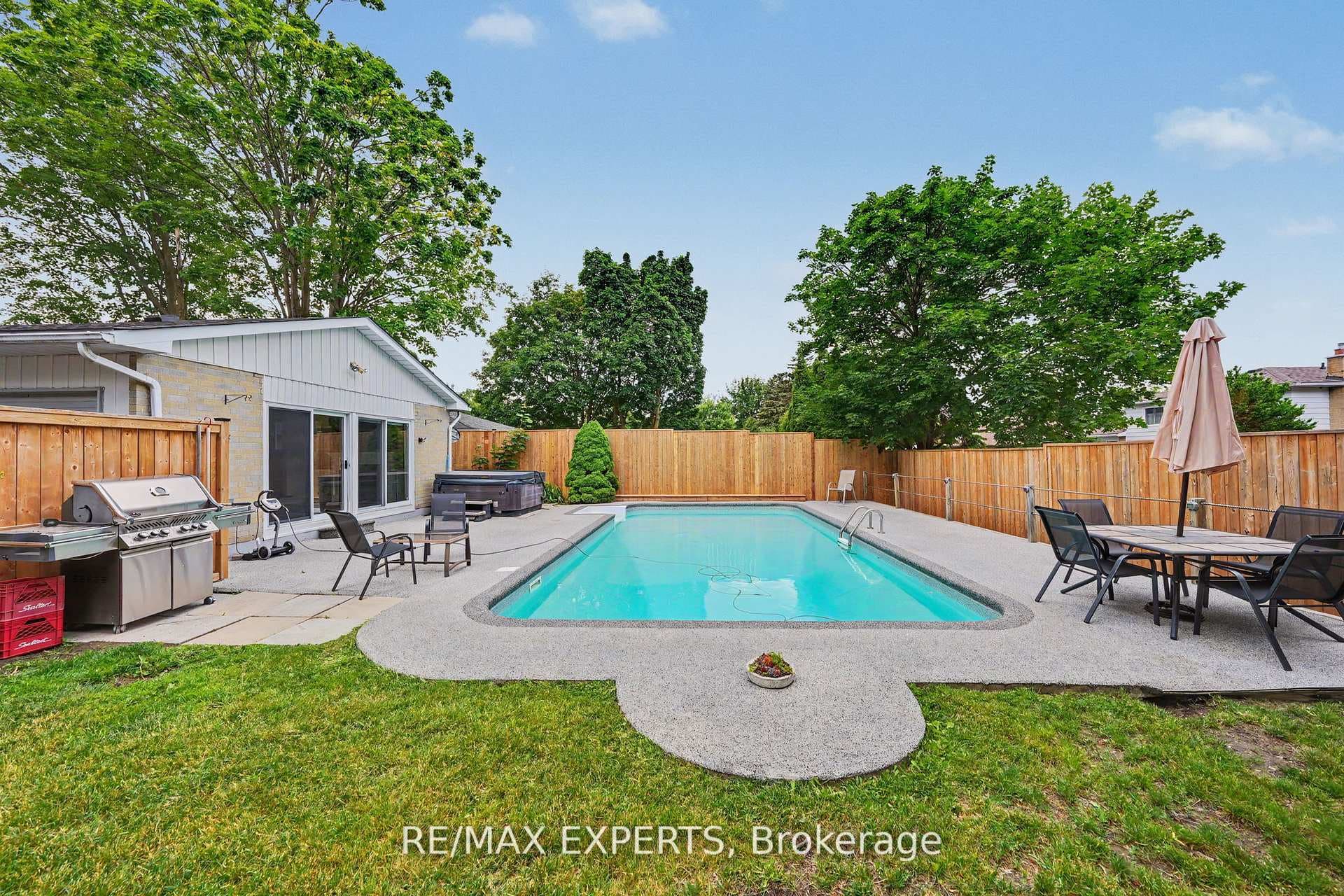 32 Oak Court photo 30
