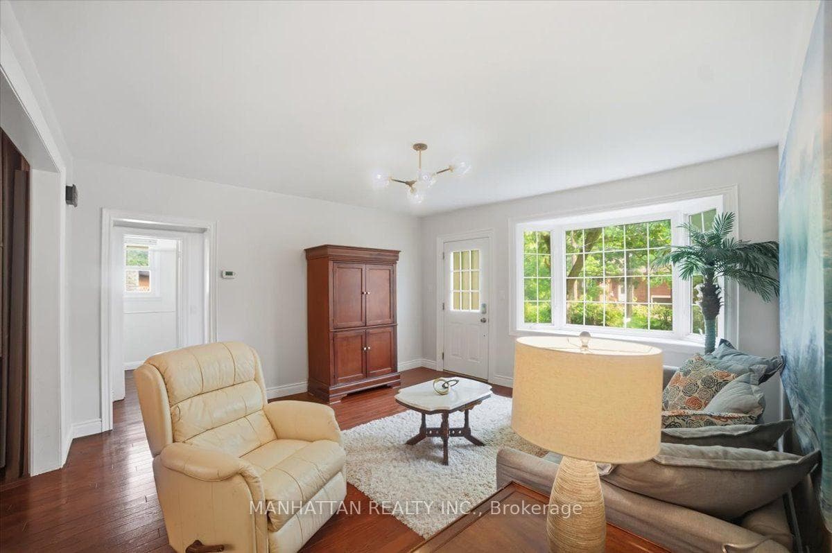 10 Victor Drive photo 5