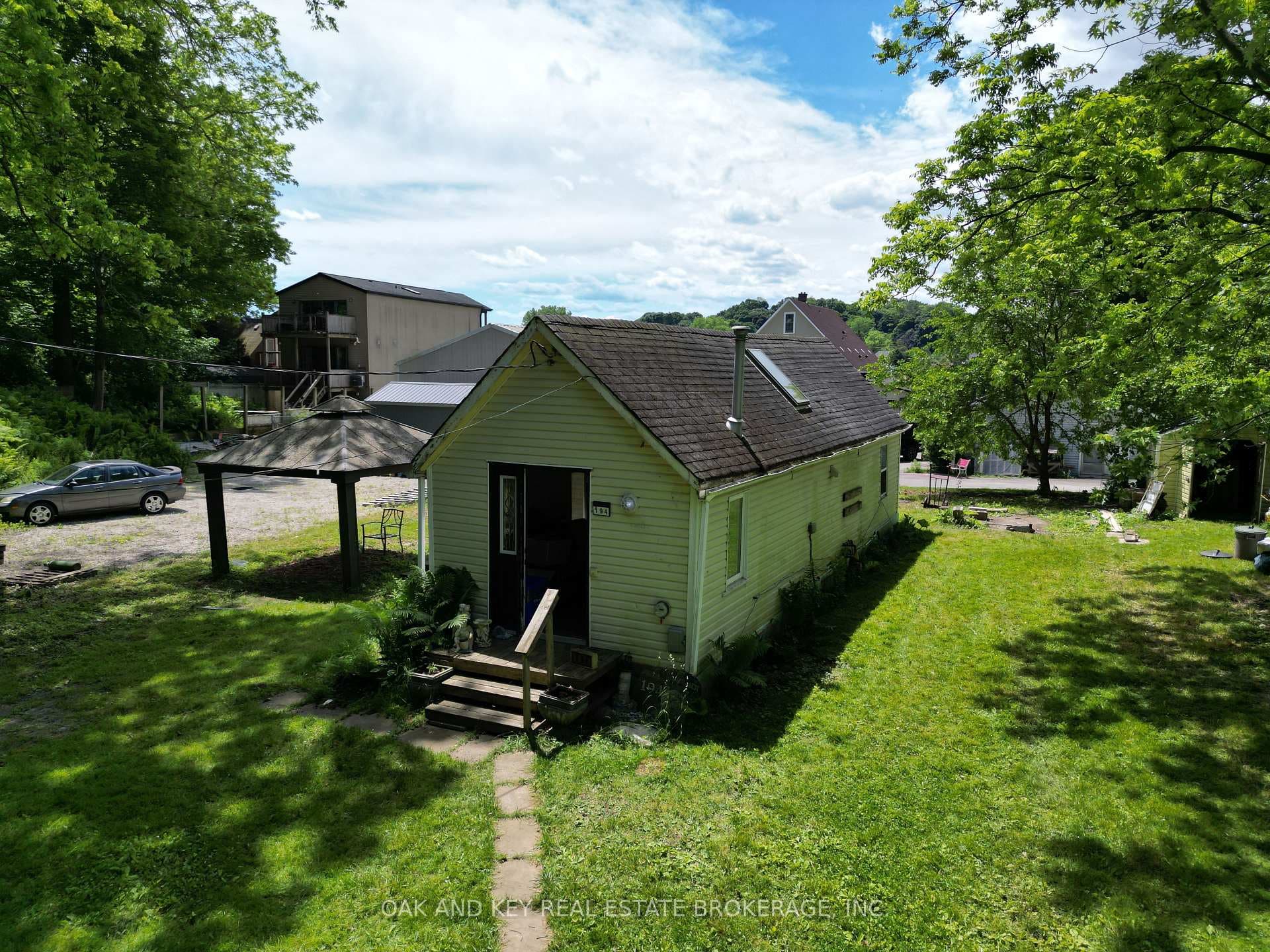 194 Orchard Street photo 1