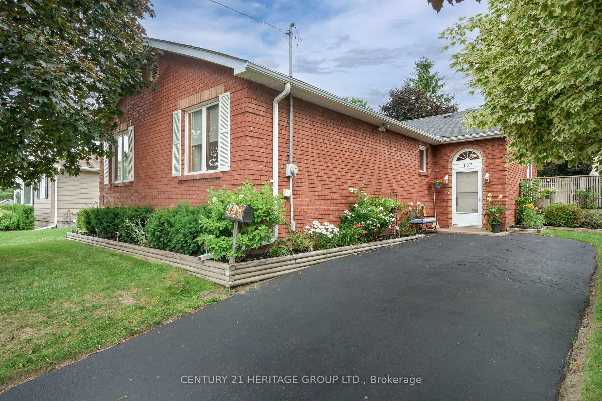 165 Frederick Street photo 1