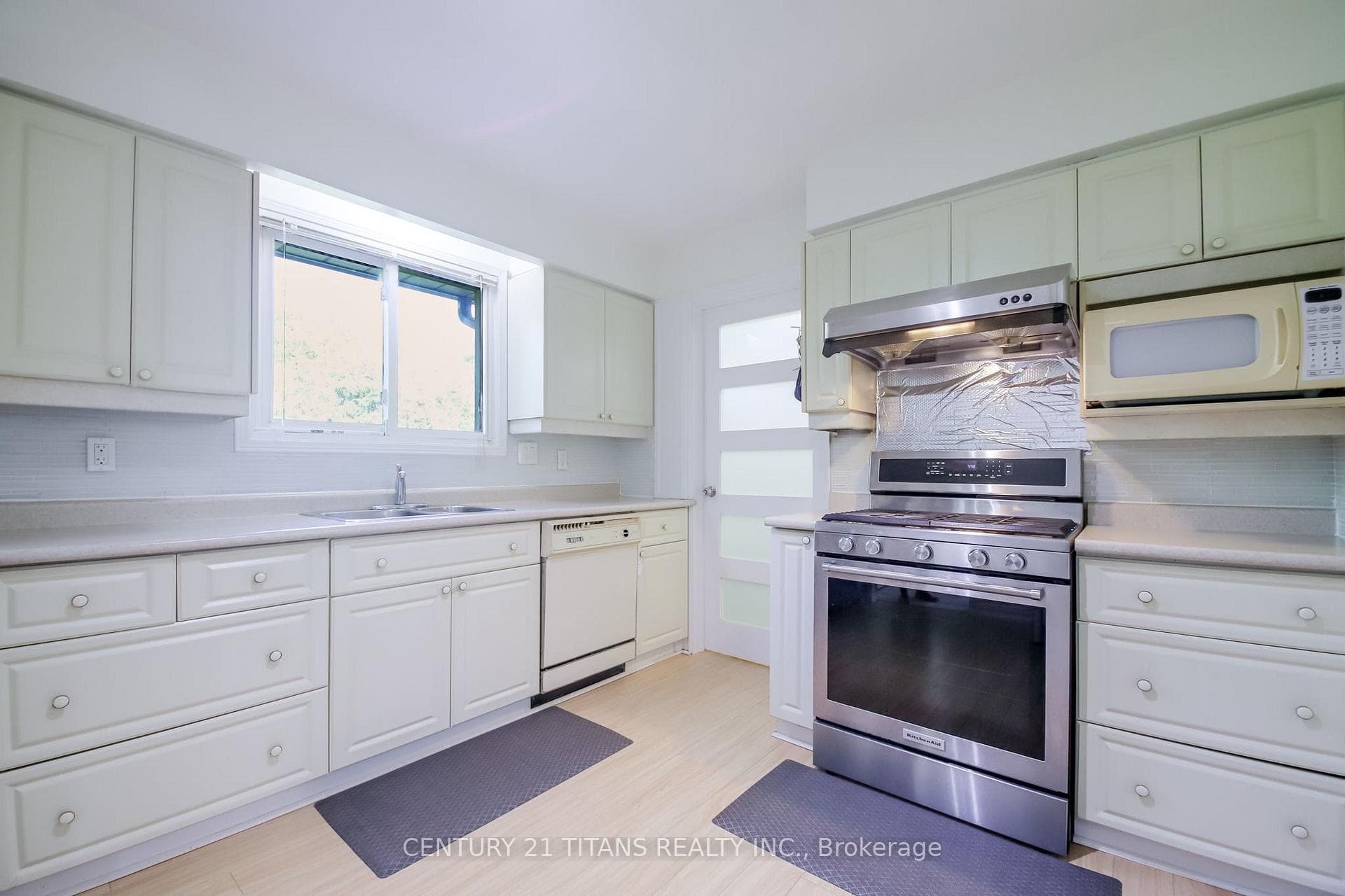 9 Minos Crescent photo 13