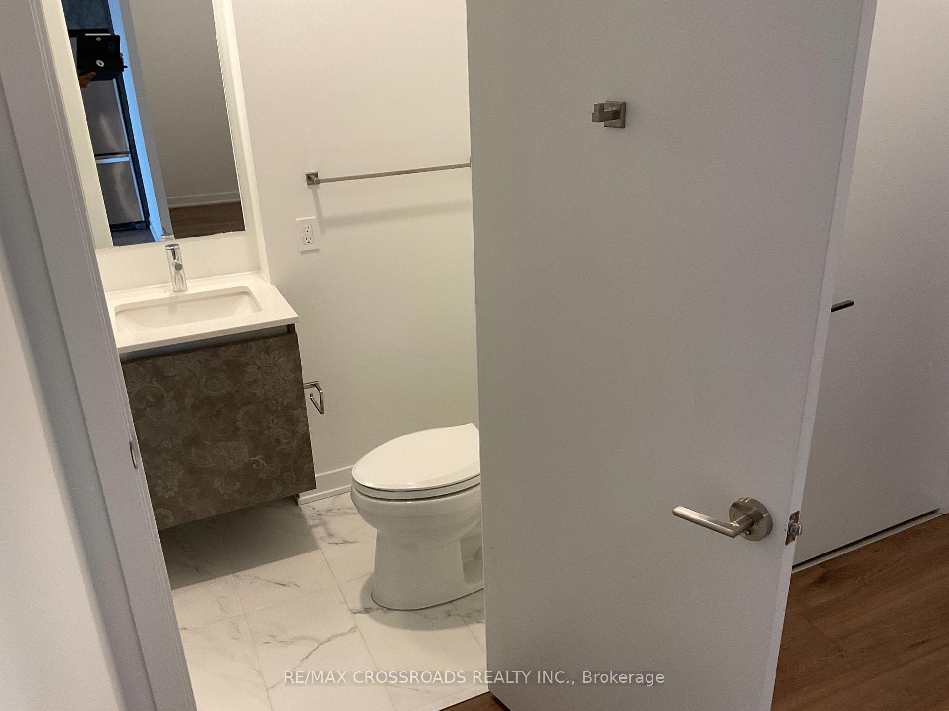 395 Dundas Street Unit 210 photo 17