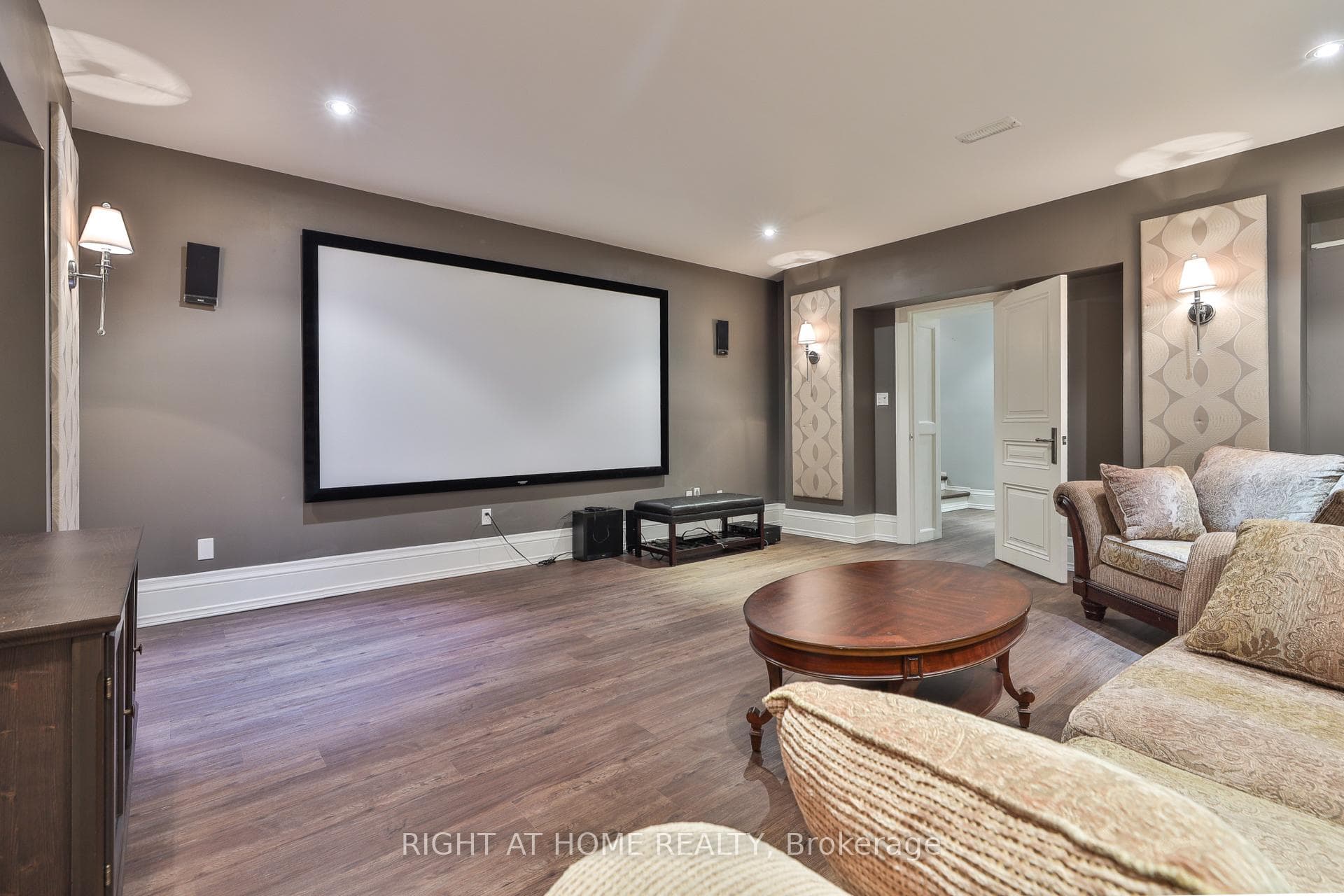 154 Munro Boulevard photo 41