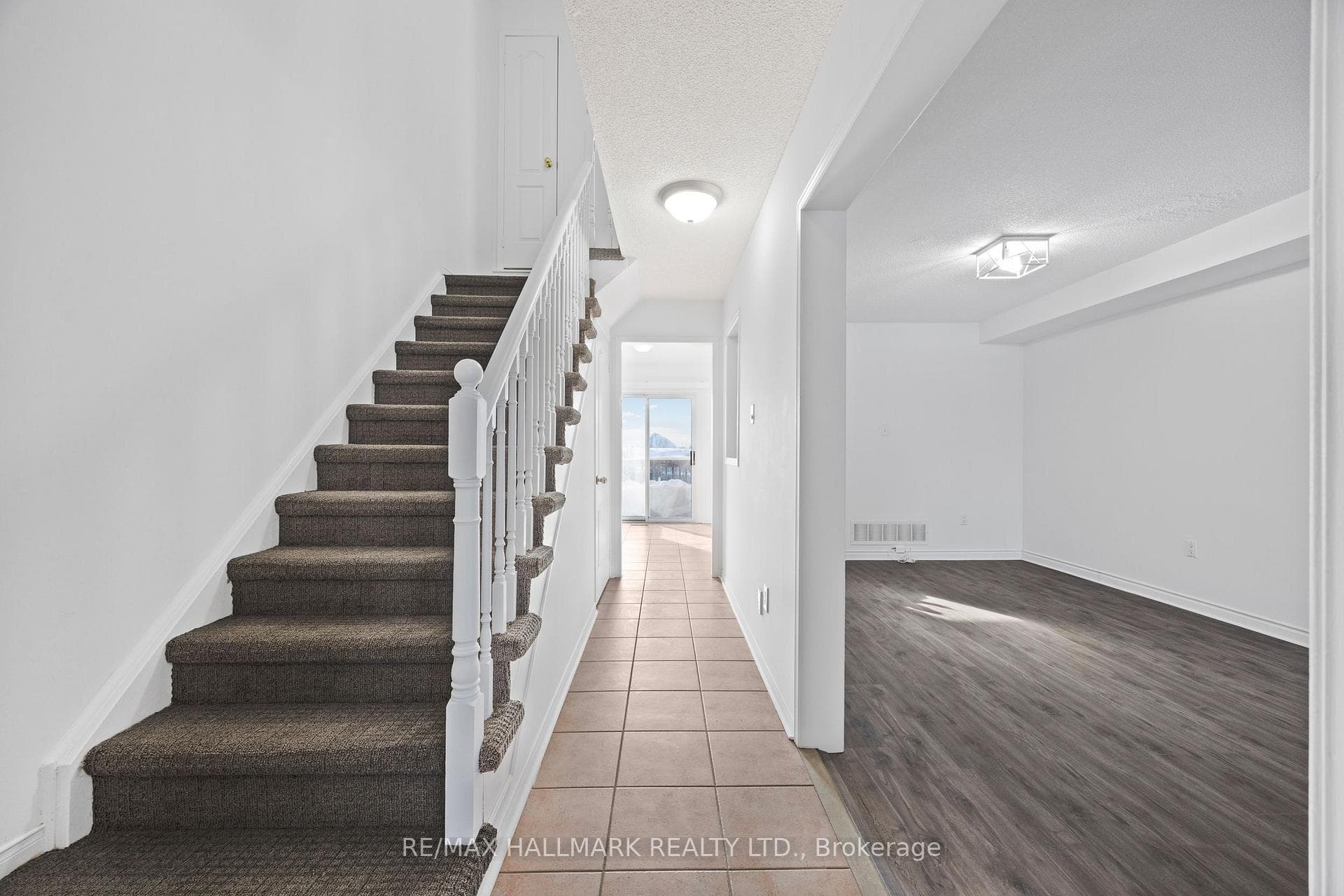 19 Parktree Drive photo 8