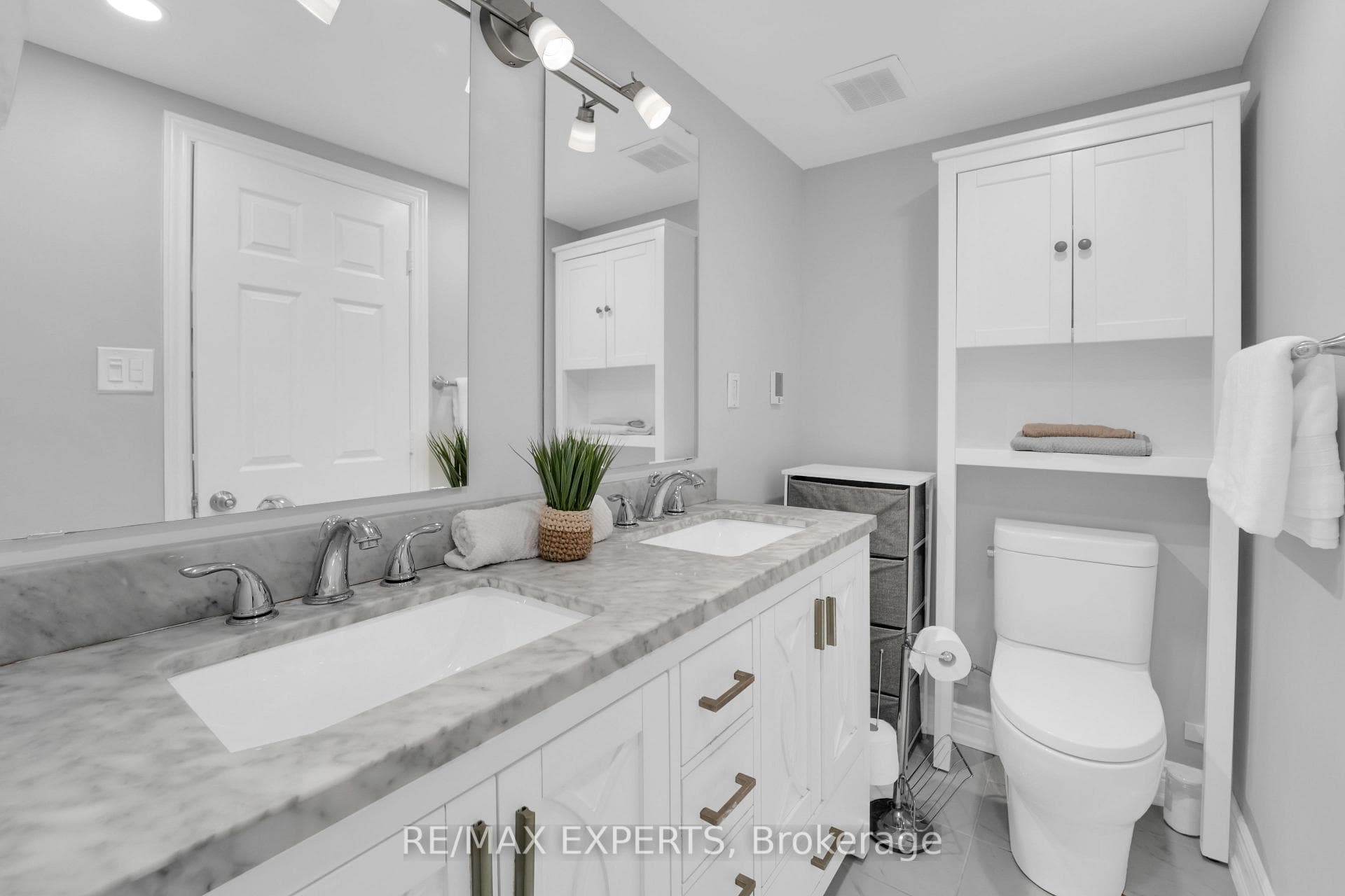 Primary Ensuite (Lower)