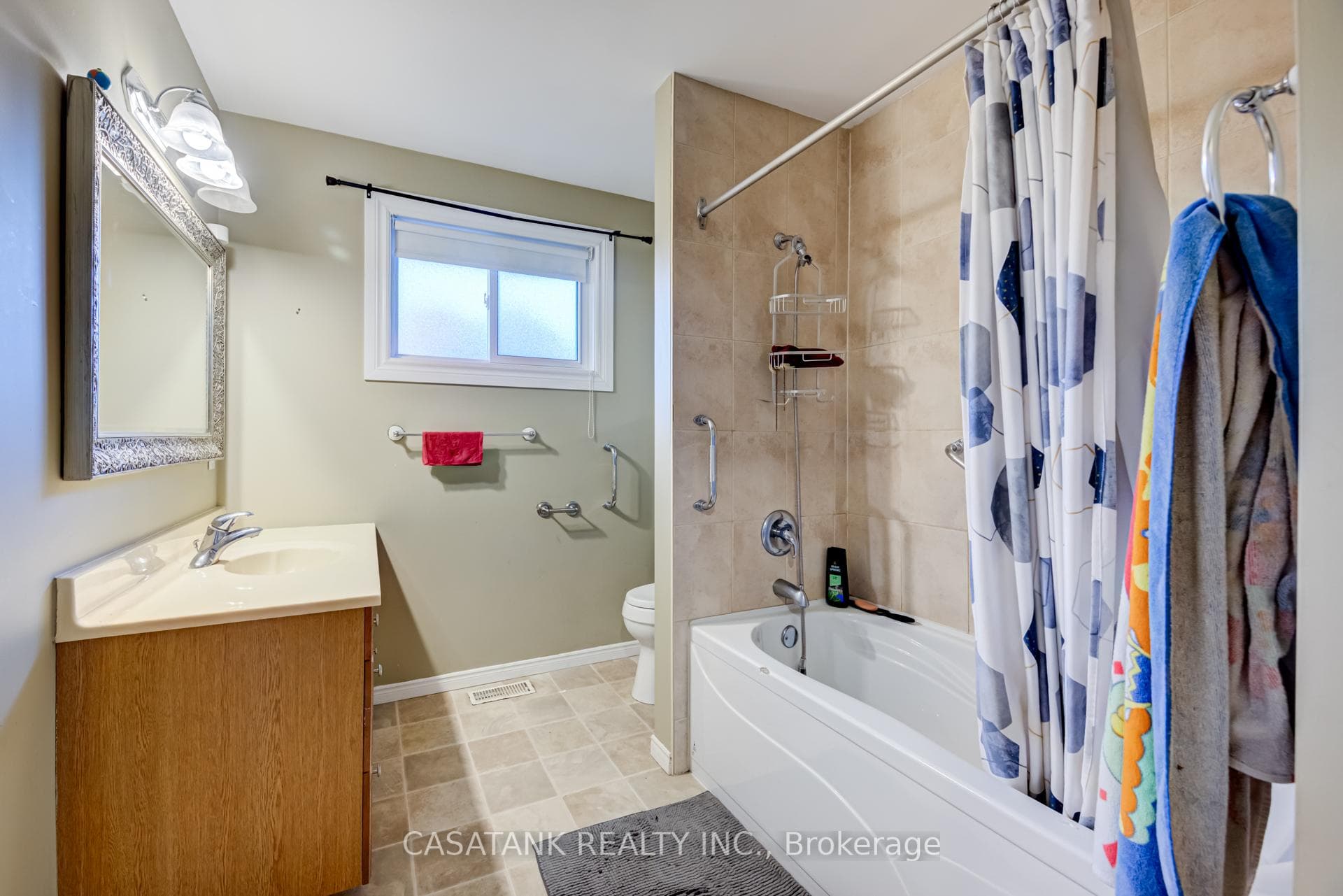 178 Tyler Avenue photo 17
