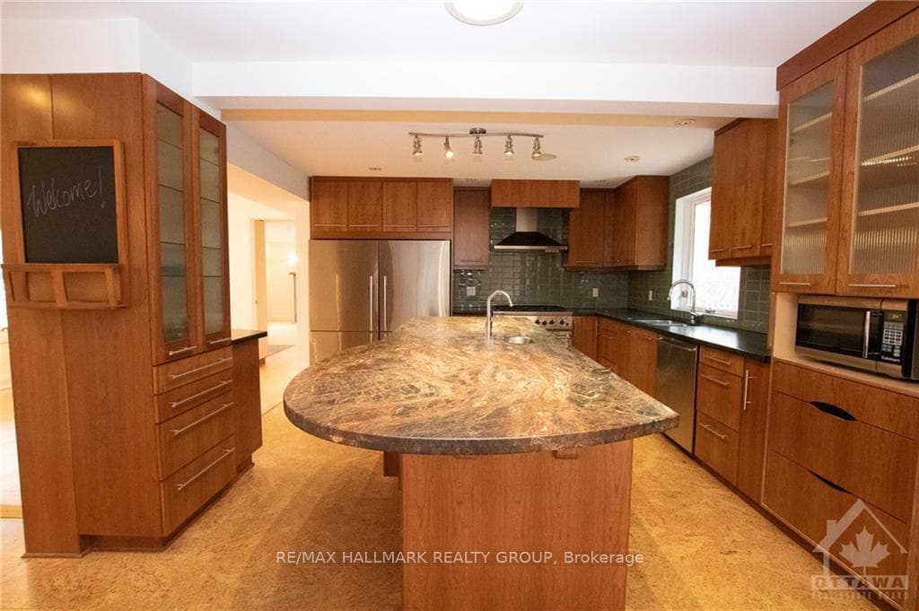 26 WAYLING Avenue photo 6