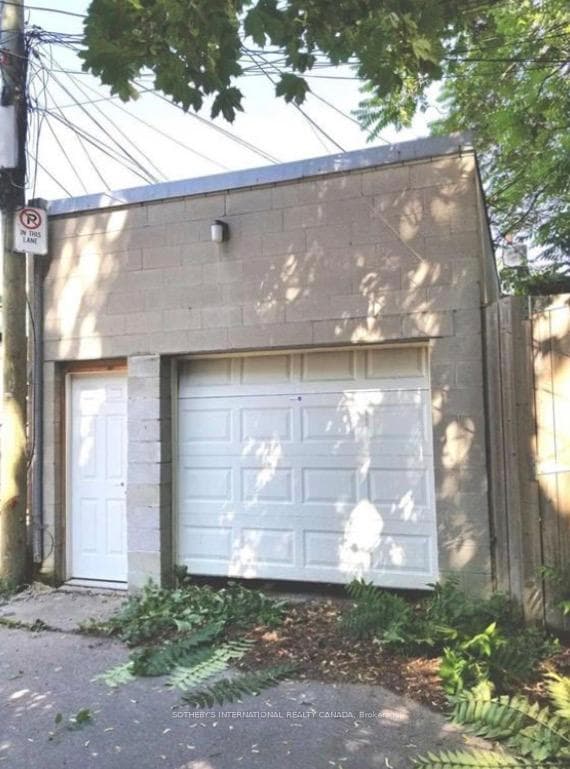 919 Queen Street photo 20