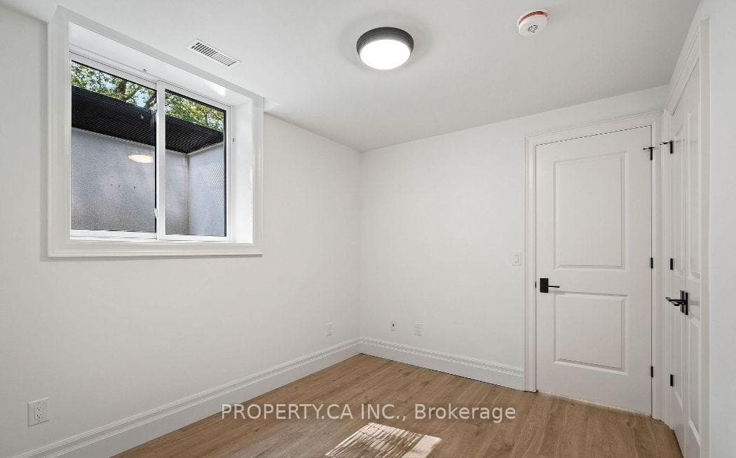 119 Invermay Avenue photo 17