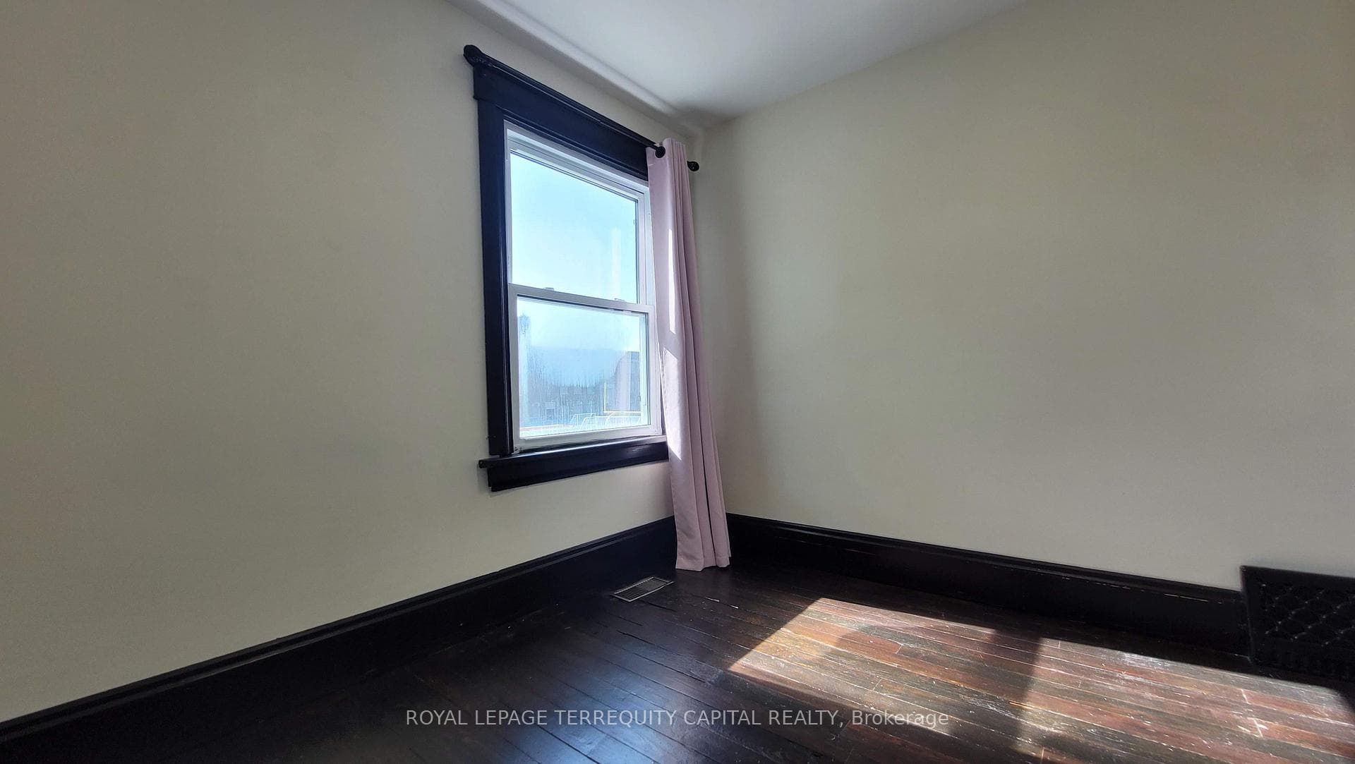 27 Woodland Avenue photo 18