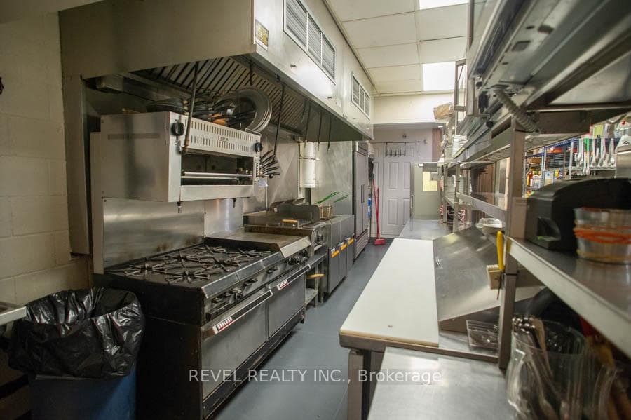 53 Simcoe Street Unit A photo 16