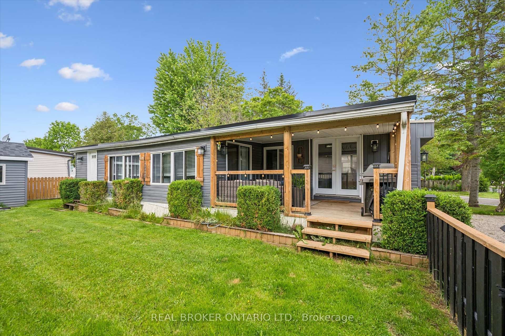 165 Cedar Crescent photo 18