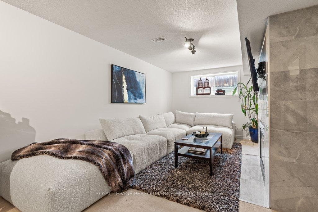 216 Badgeley Avenue photo 38