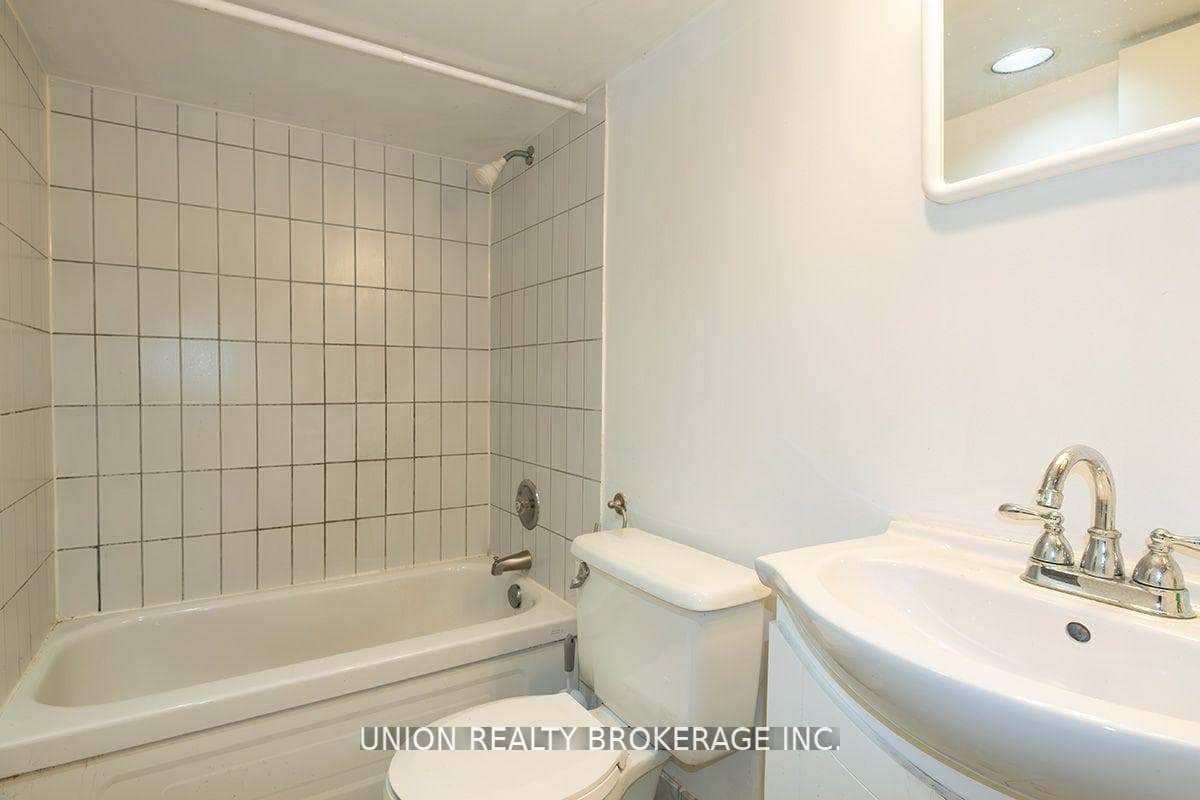 33 Balsam Avenue Unit B2 photo 7