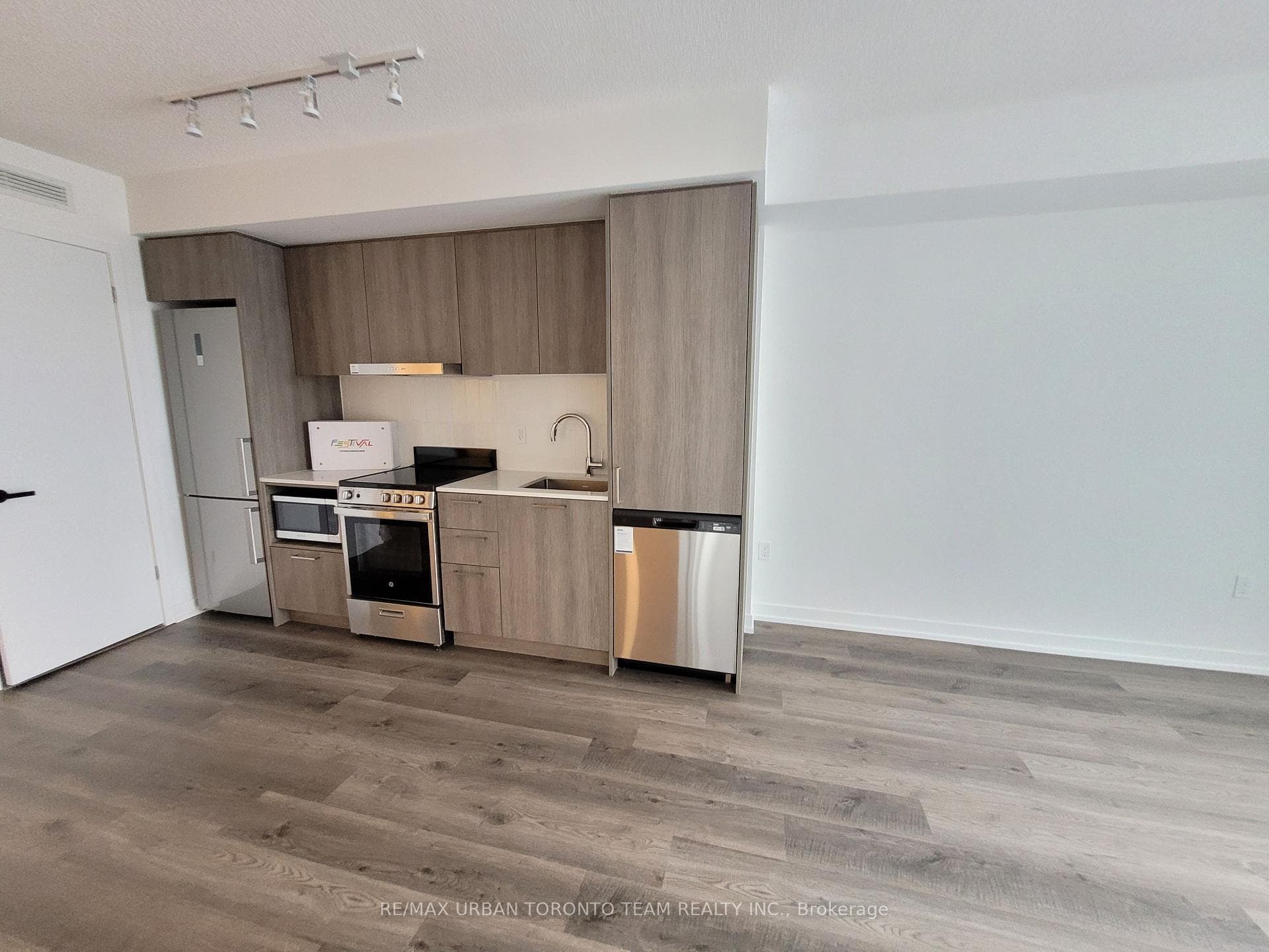 195 Commerce Street Unit 2710 photo 2