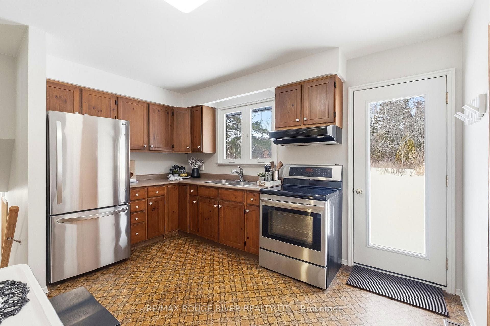 1020 Elgin Street photo 12
