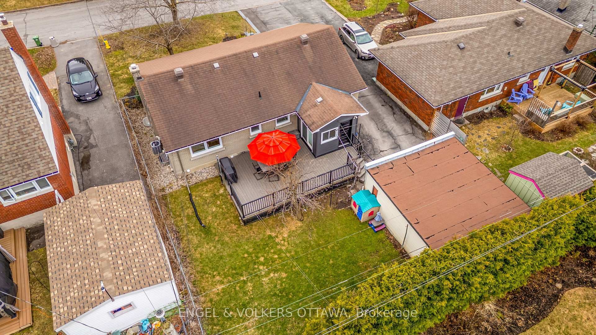 1297 Snowdon Street photo 35