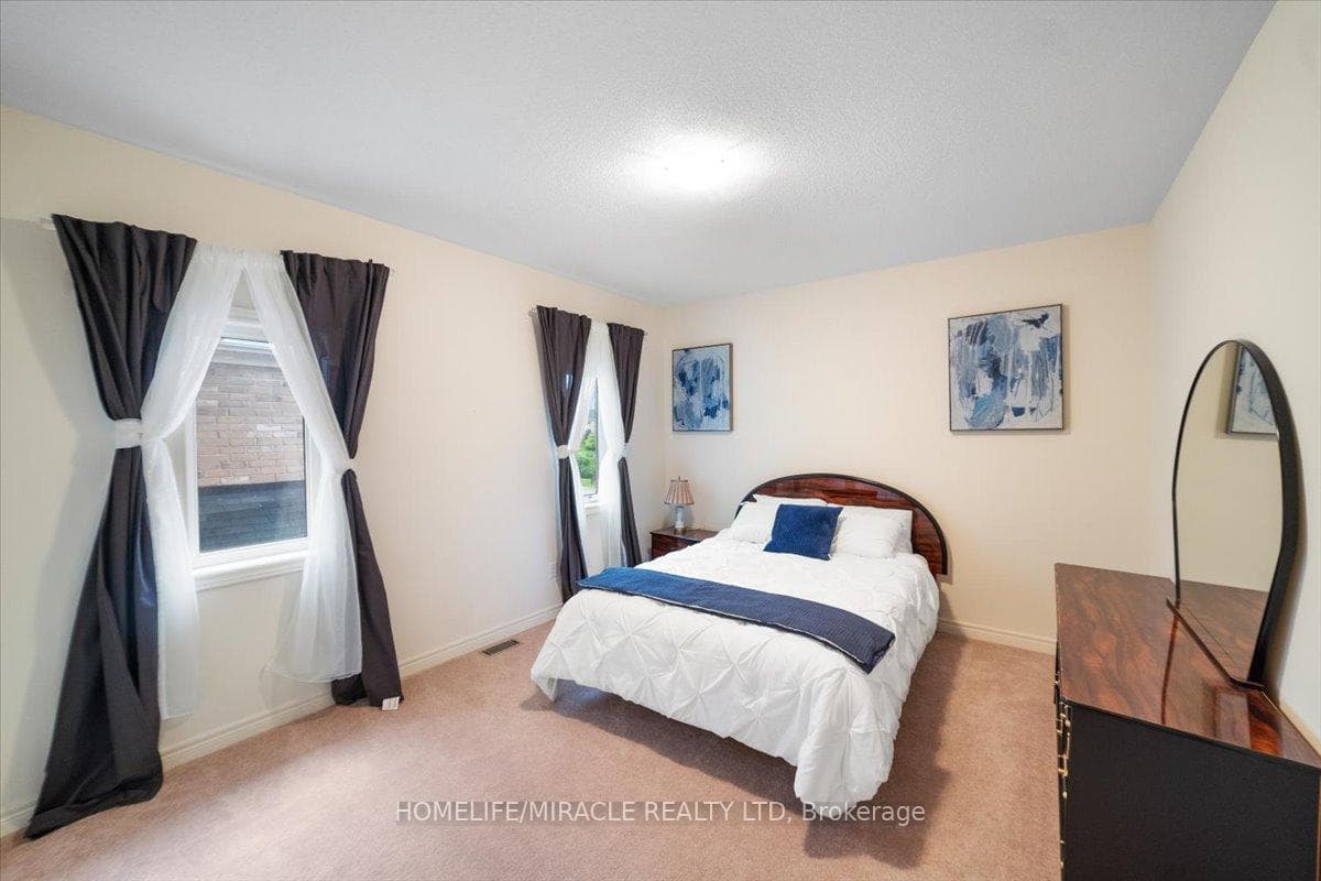 12 Amberglow Court photo 32