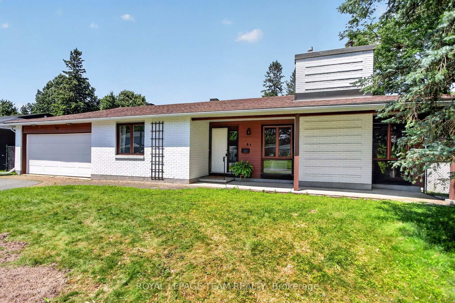 21 Lindhurst Crescent photo 1