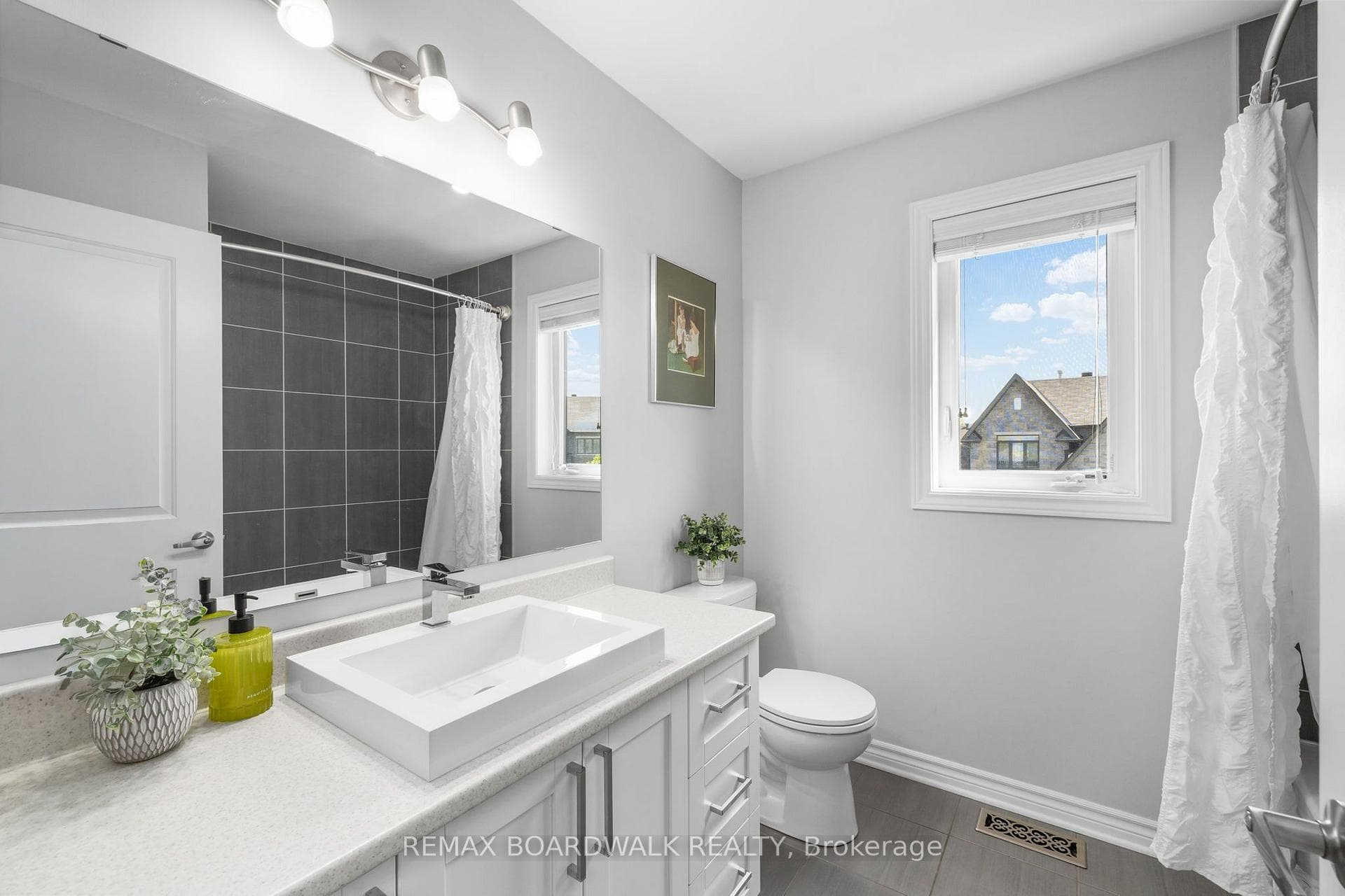 112 Francis Street photo 29