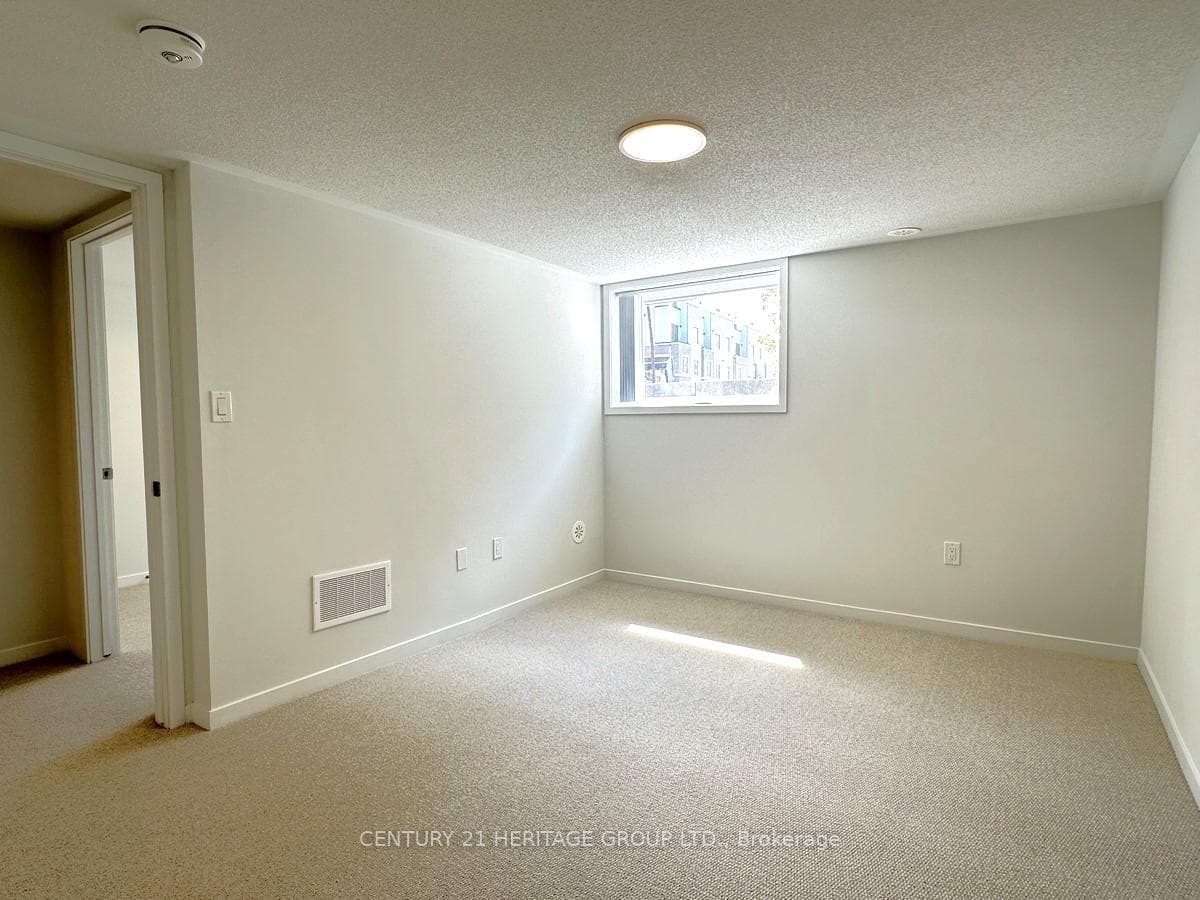 121 Honeycrisp Crescent Unit TH243 photo 18