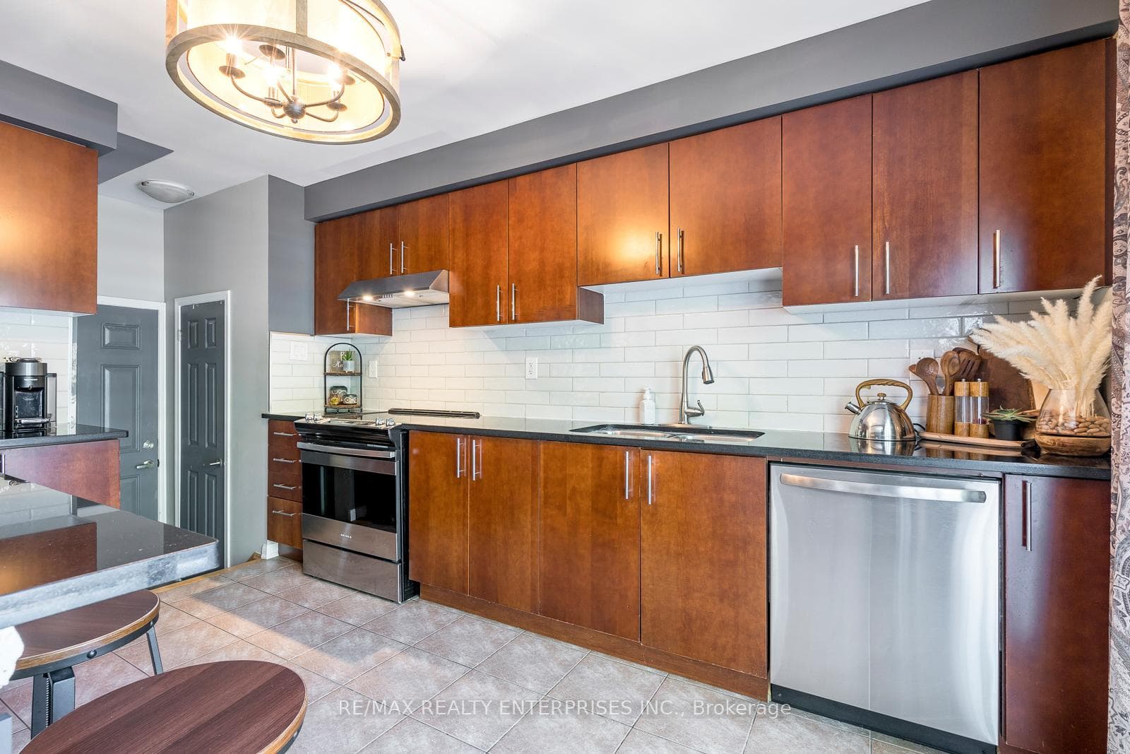 787 Howden Crescent photo 9