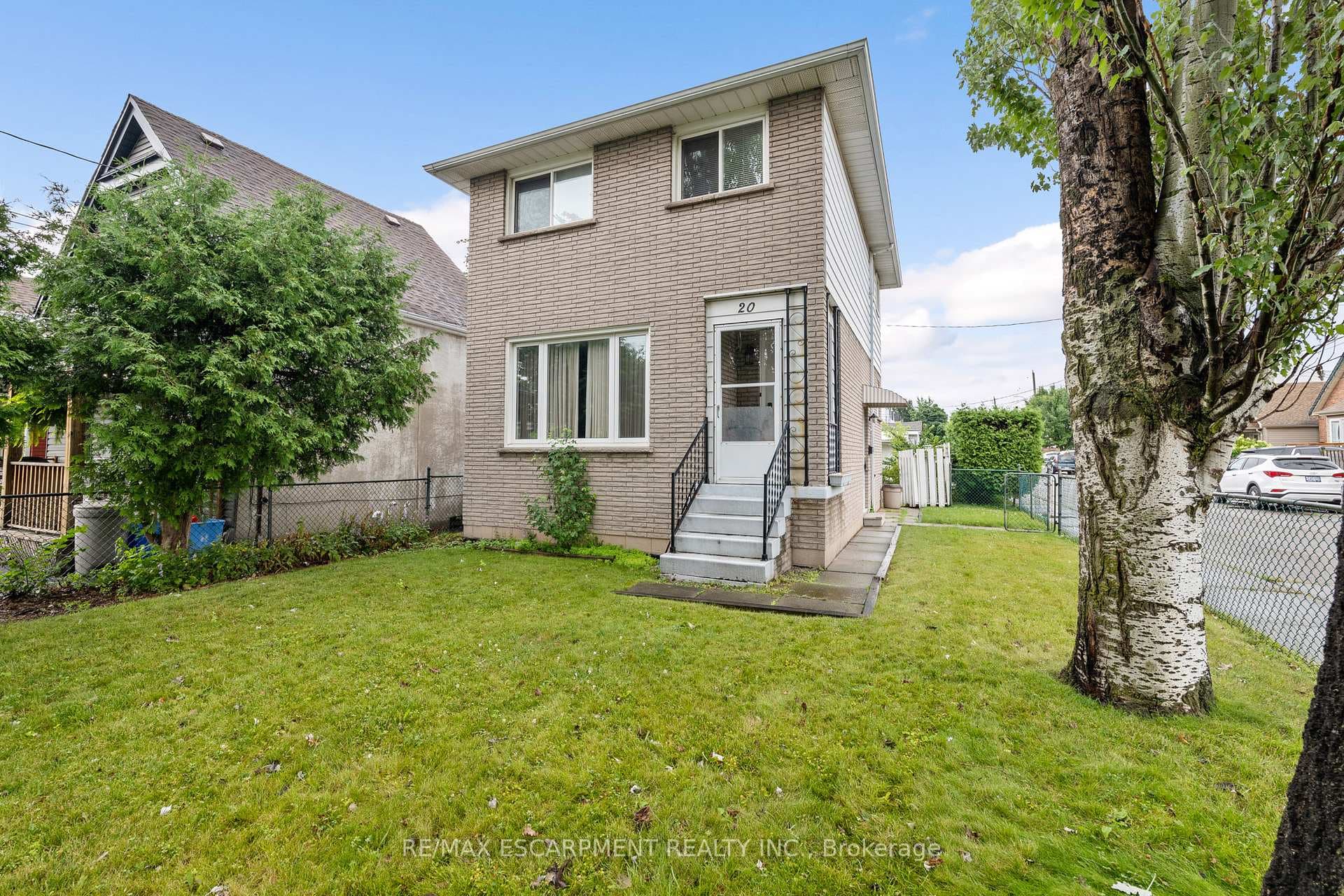 20 Frederick Avenue photo 1