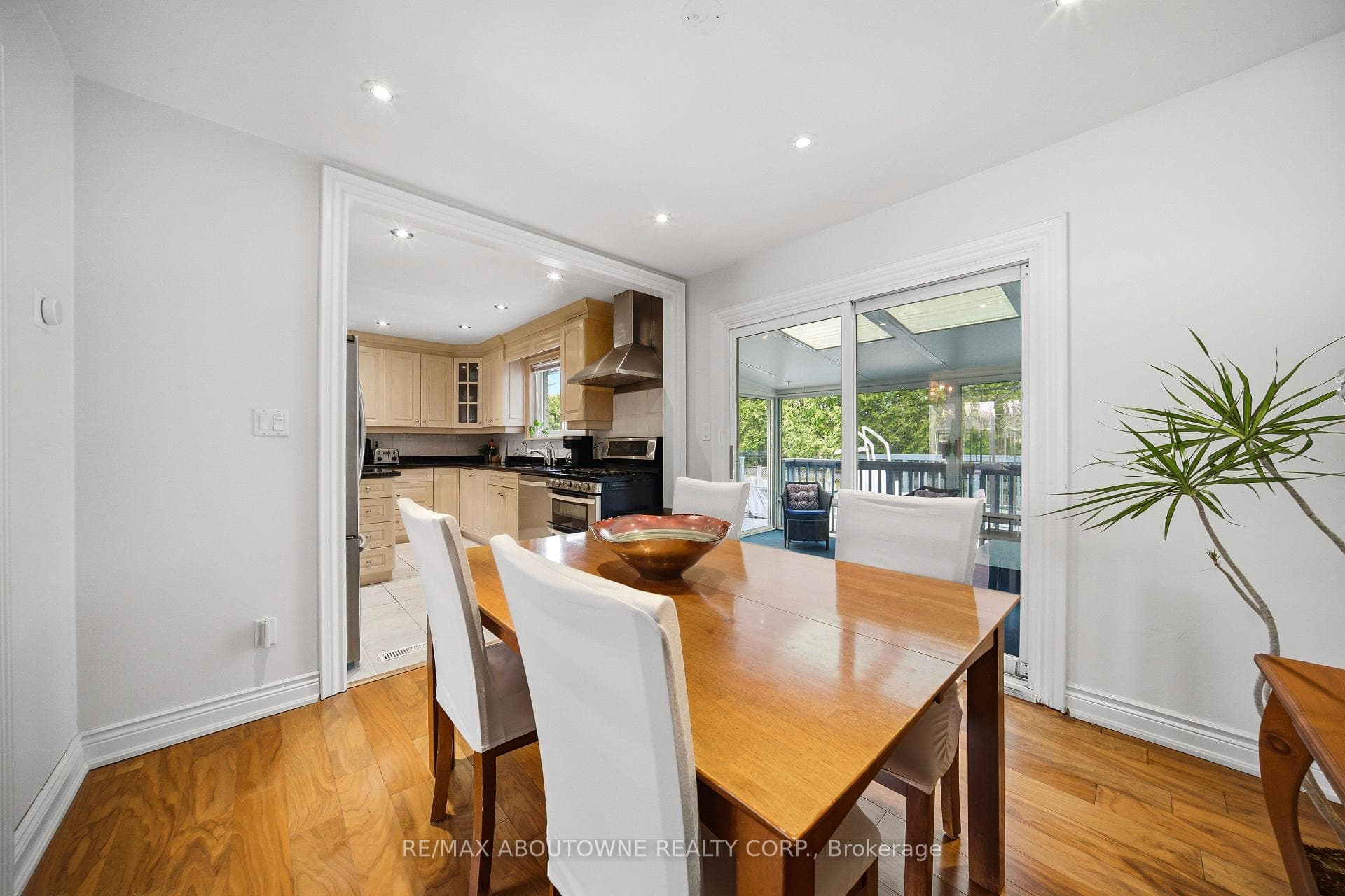 1100 Shaw Street photo 11