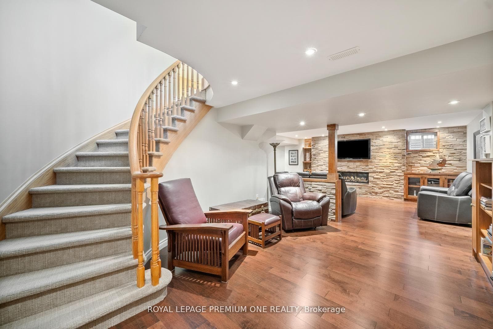 536 Village Parkway photo 32