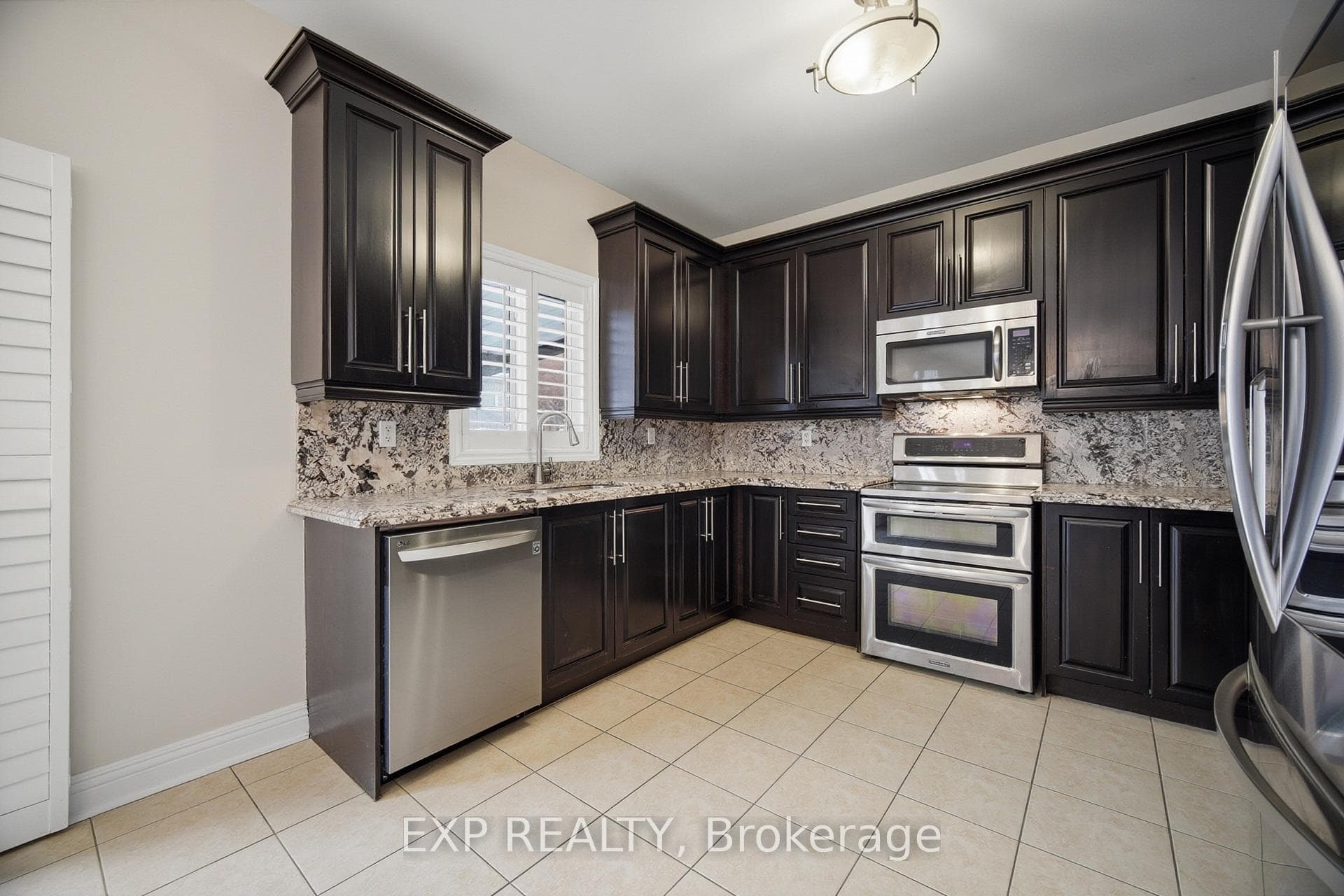 94 Kingsview Drive photo 17