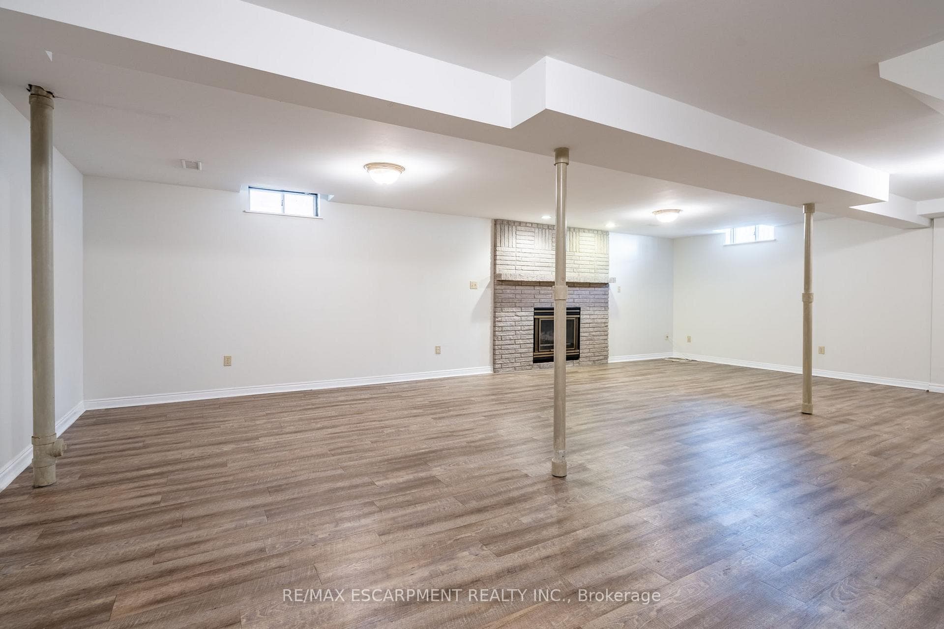 35 Republic Avenue photo 35
