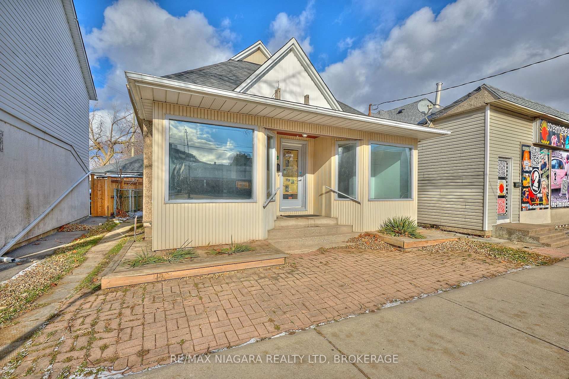 105A Welland Avenue photo 1