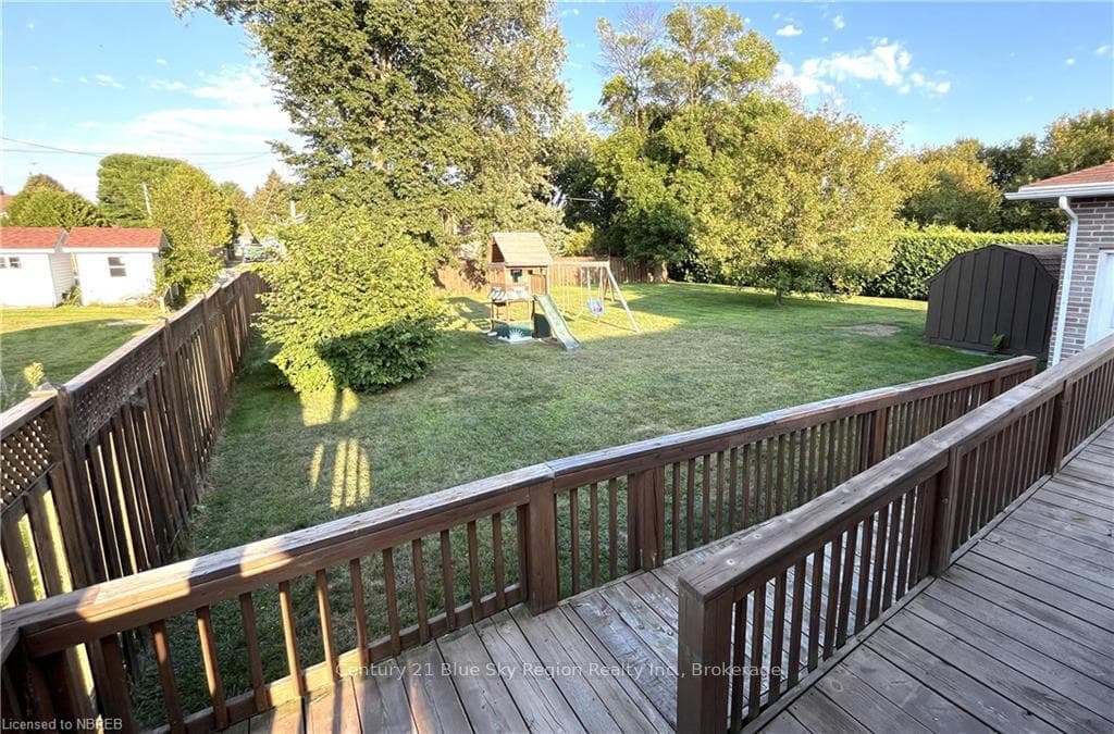 224 LEE Avenue photo 3