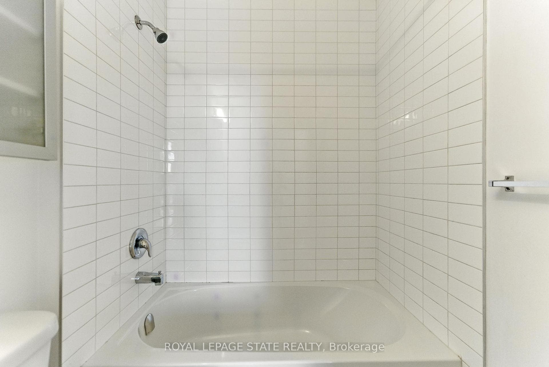 81 Robinson Street Unit 709 photo 24