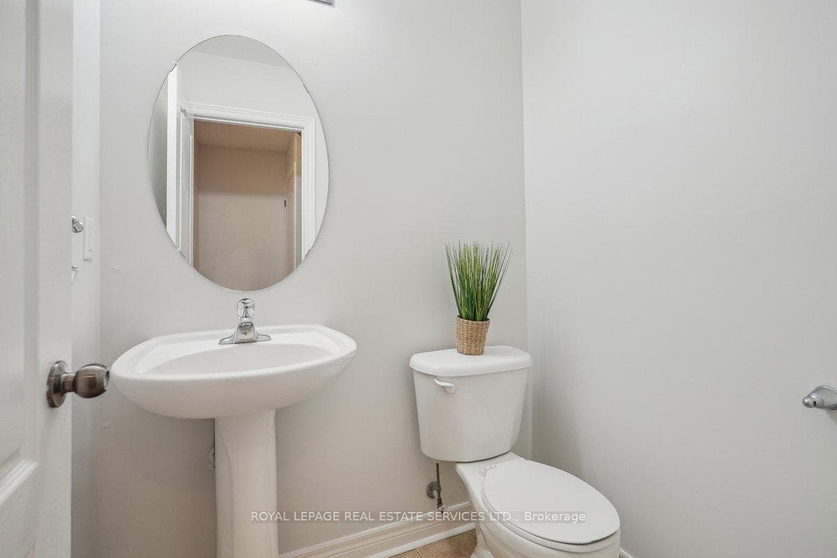 3064 Highvalley Road photo 10