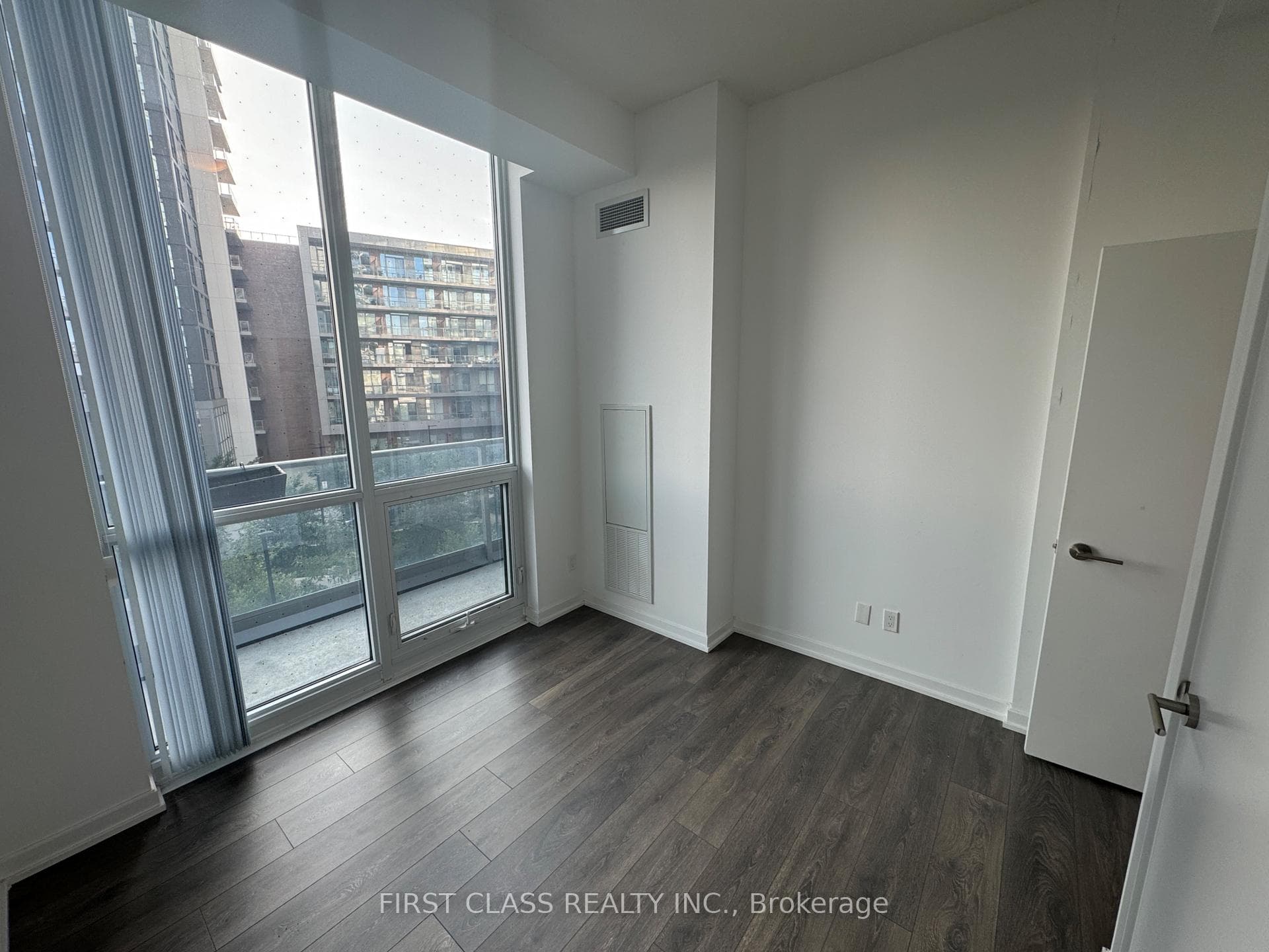 32 Forest Manor Road Unit 302 photo 7