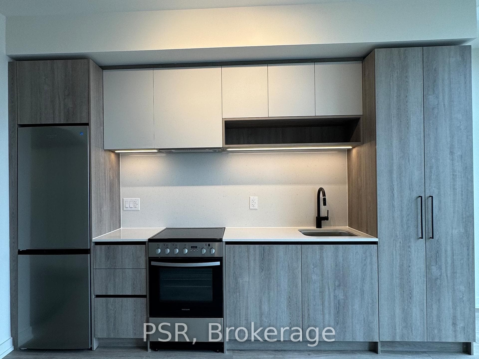 181 Sterling Road Unit 512 photo 4