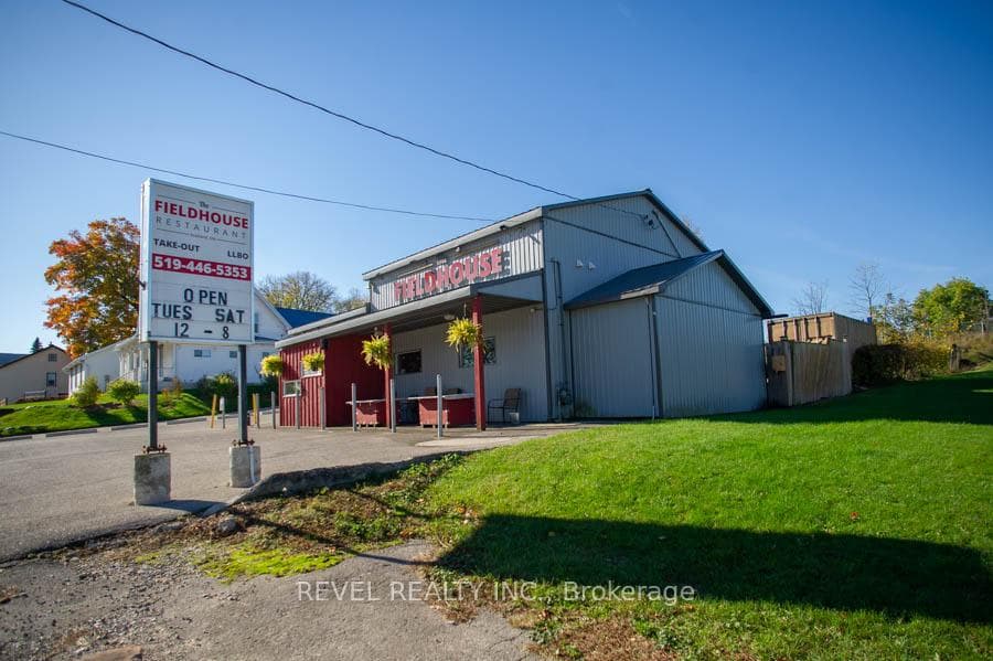 53 Simcoe Street Unit A photo 3